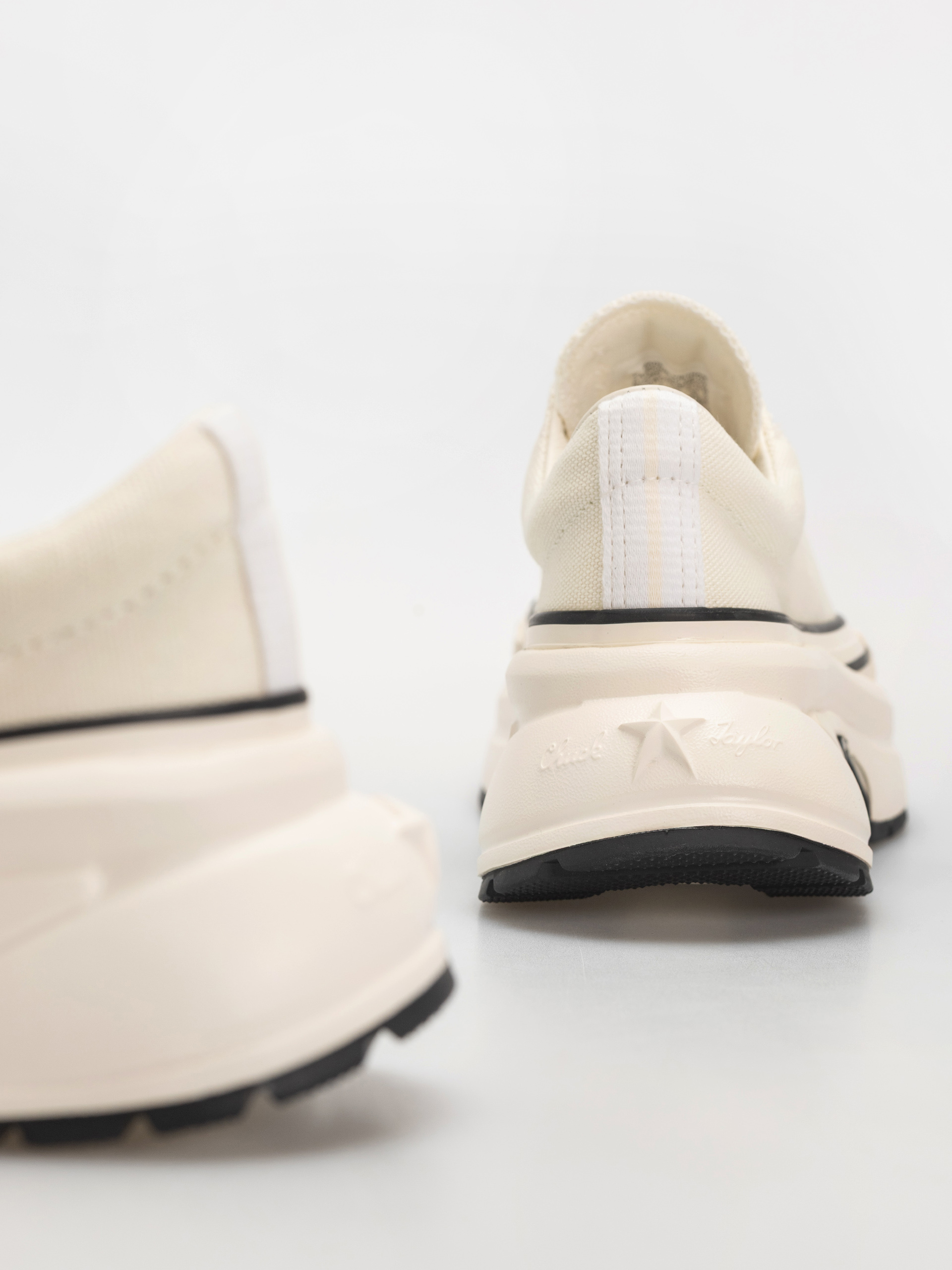 Topánky Converse Run Star Crush Ox Wmn (egret/egret/black)