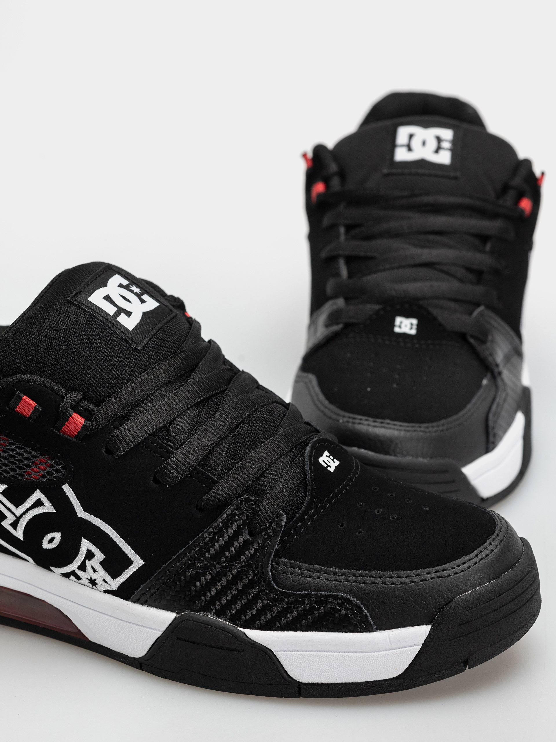Topánky DC Versatile (black/white/athletic red)