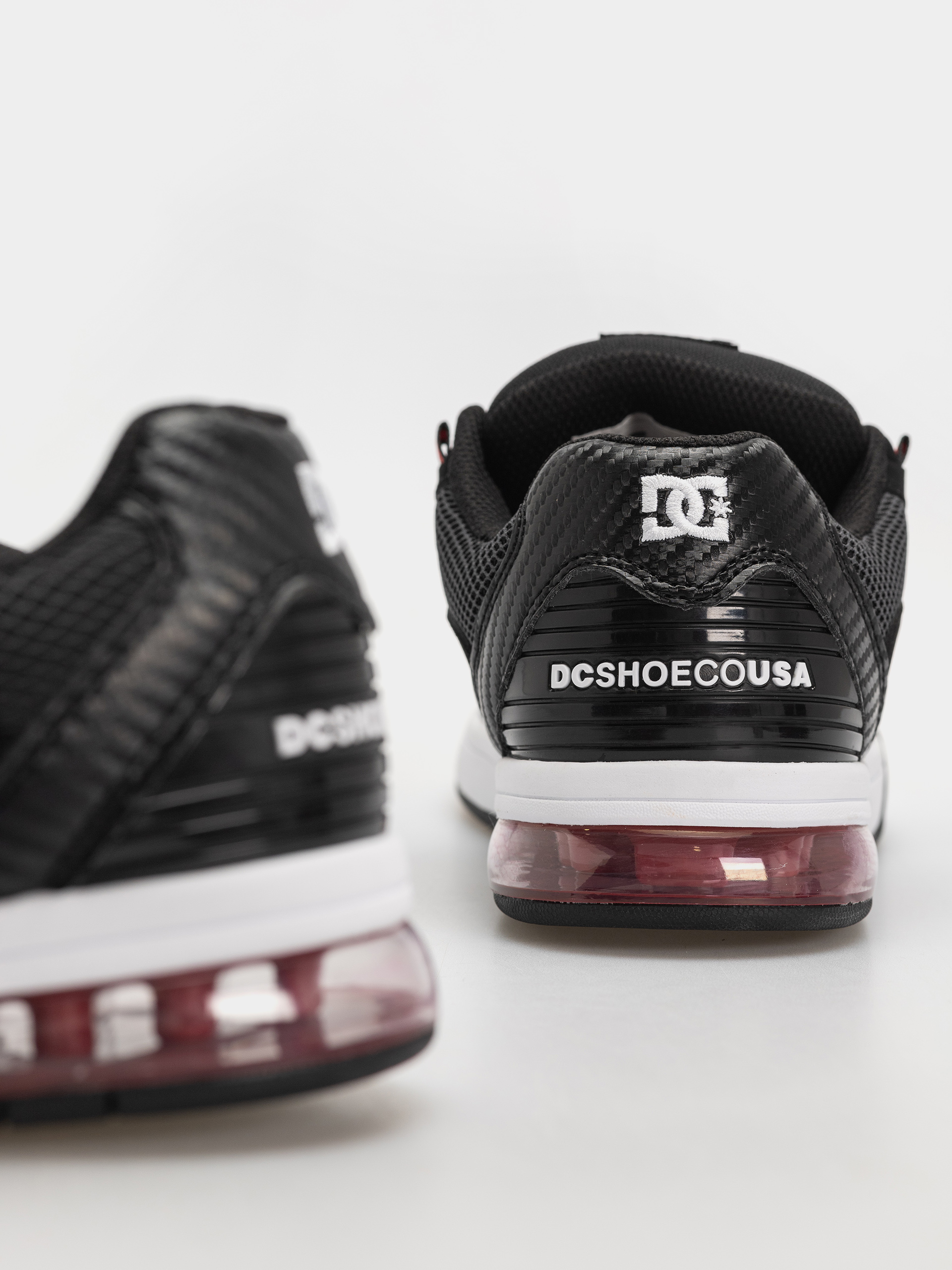 Topánky DC Versatile (black/white/athletic red)