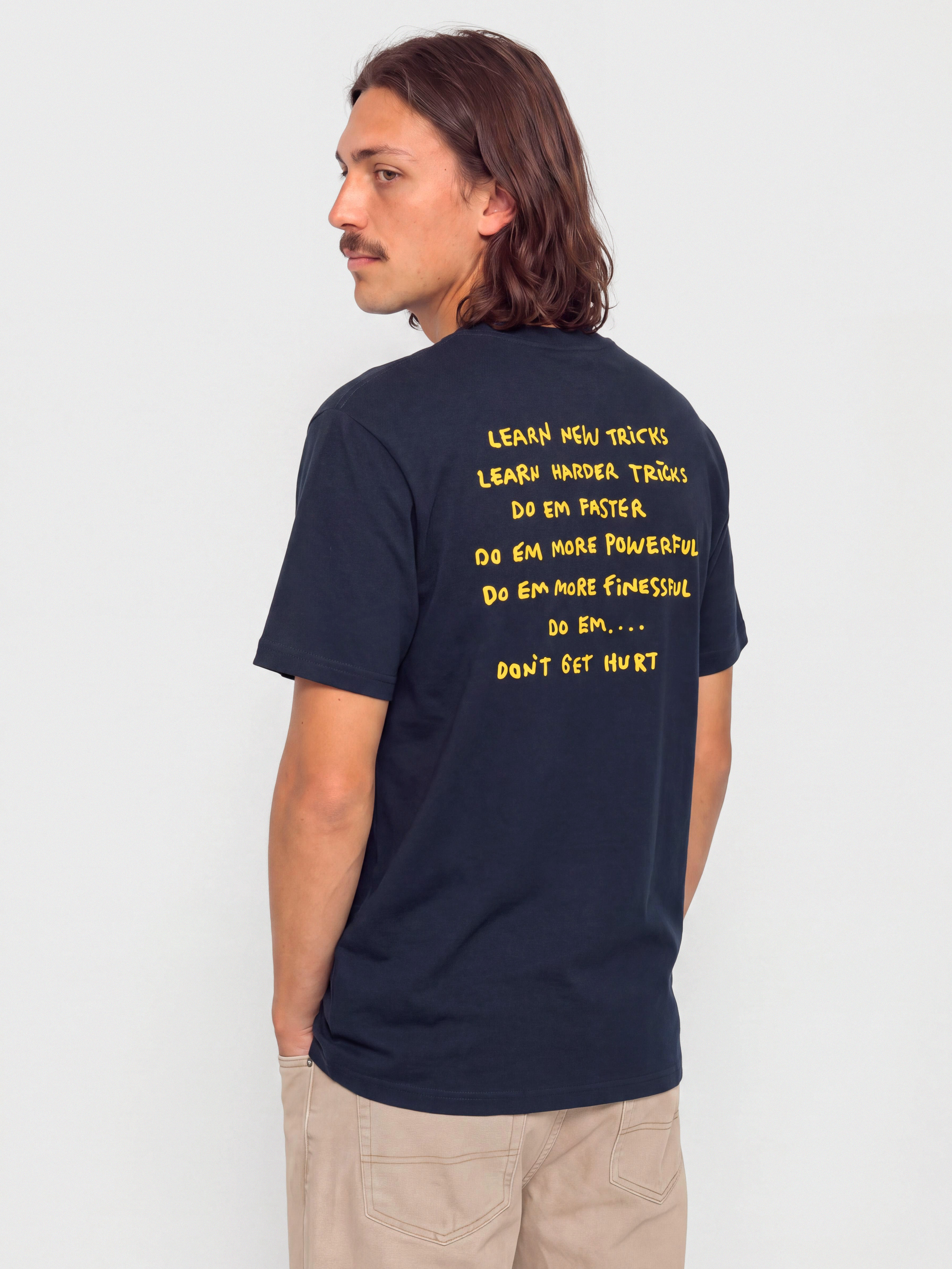 Tričko Krooked New Tricks (true navy w/yellow black & white prints)