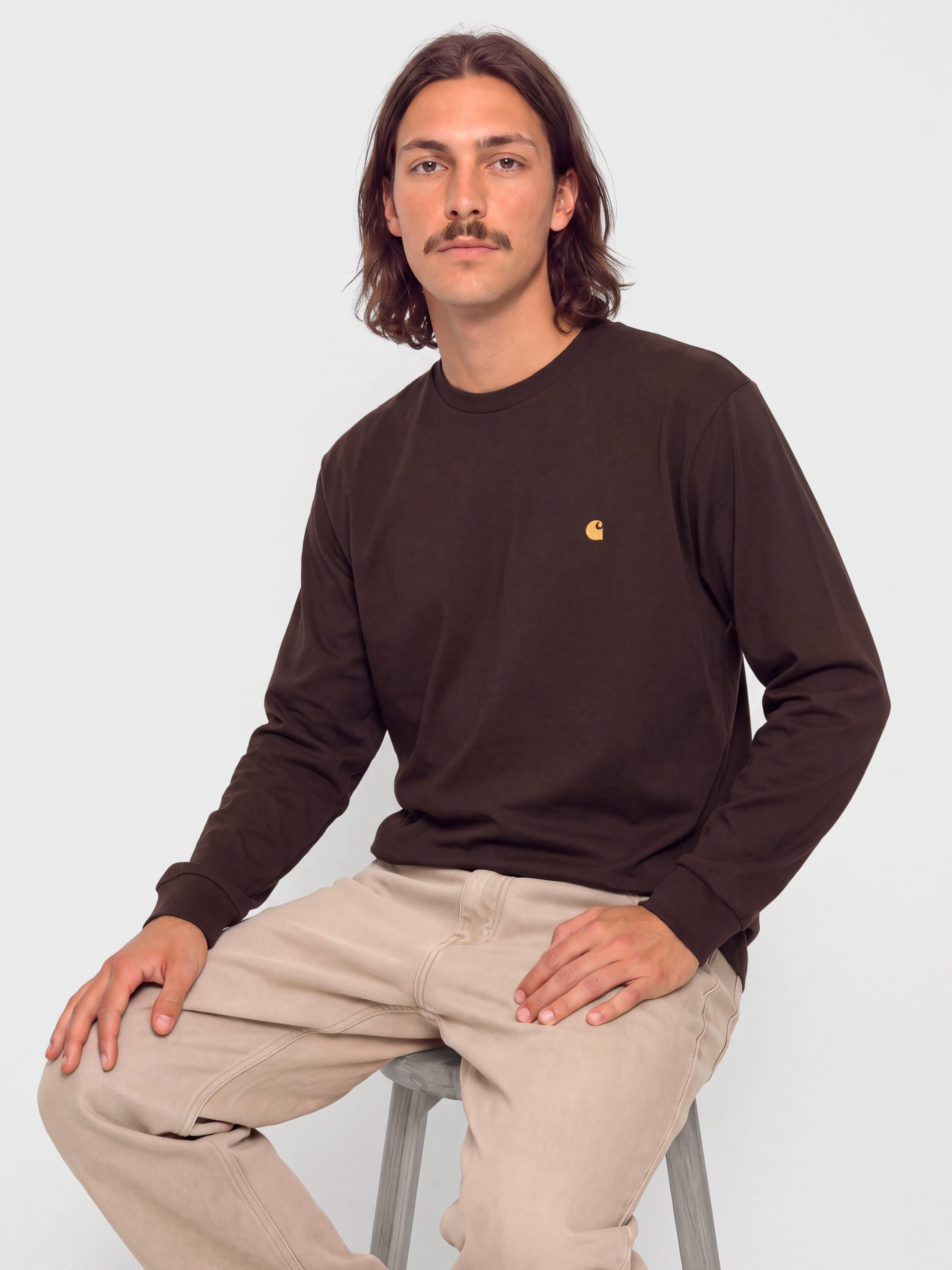 Triko Carhartt WIP Chase (palisander/gold)