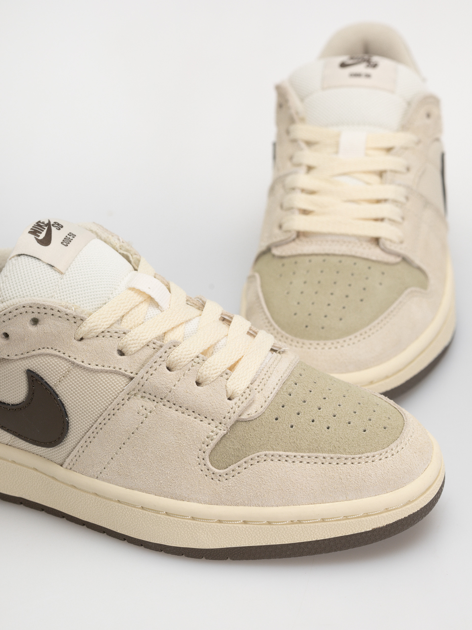 Topánky Nike SB Code 58 (pale ivory/dark hazel lt khaki muslin)