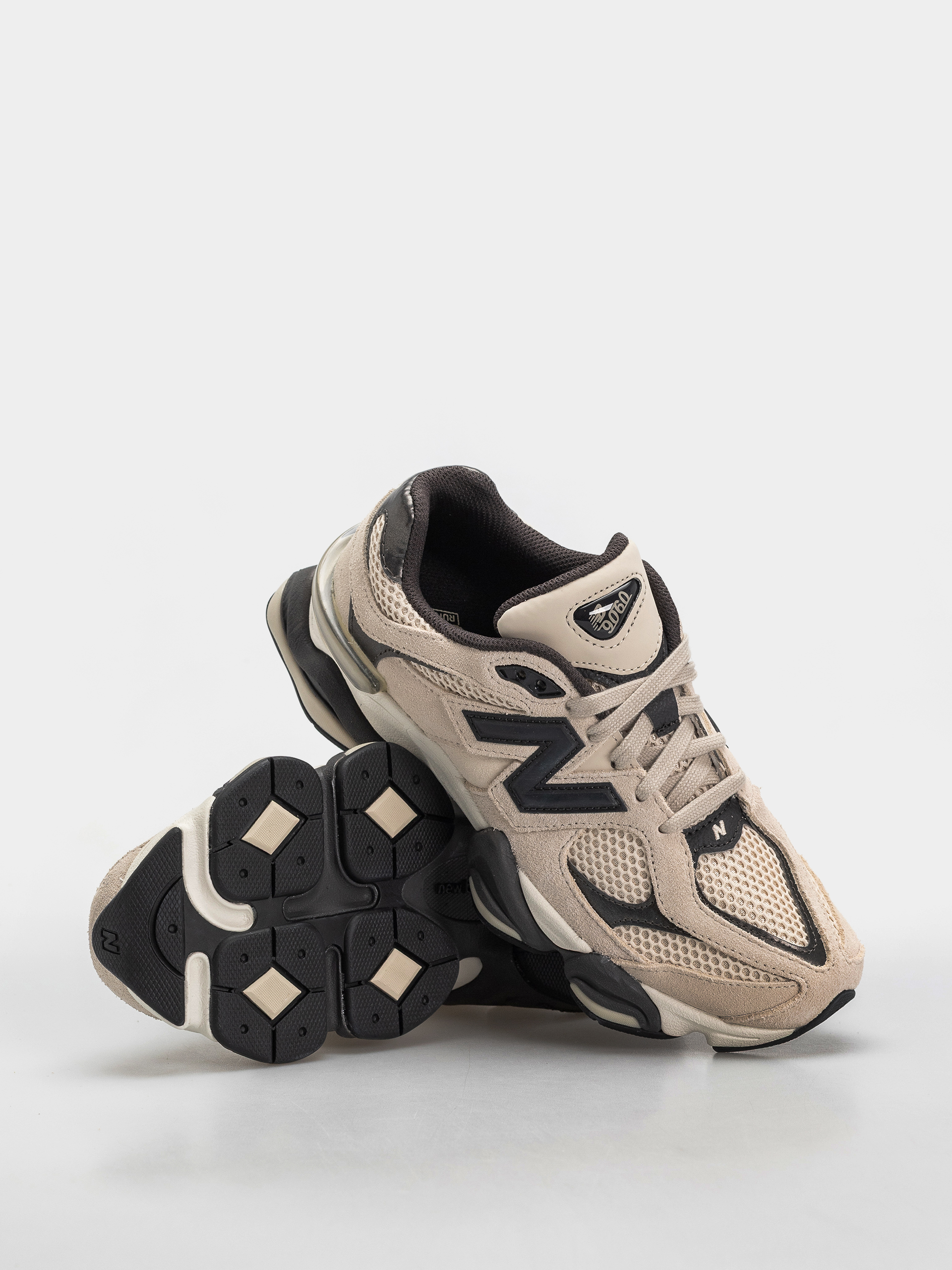 Topánky New Balance 9060 (timberwolf/black cement)