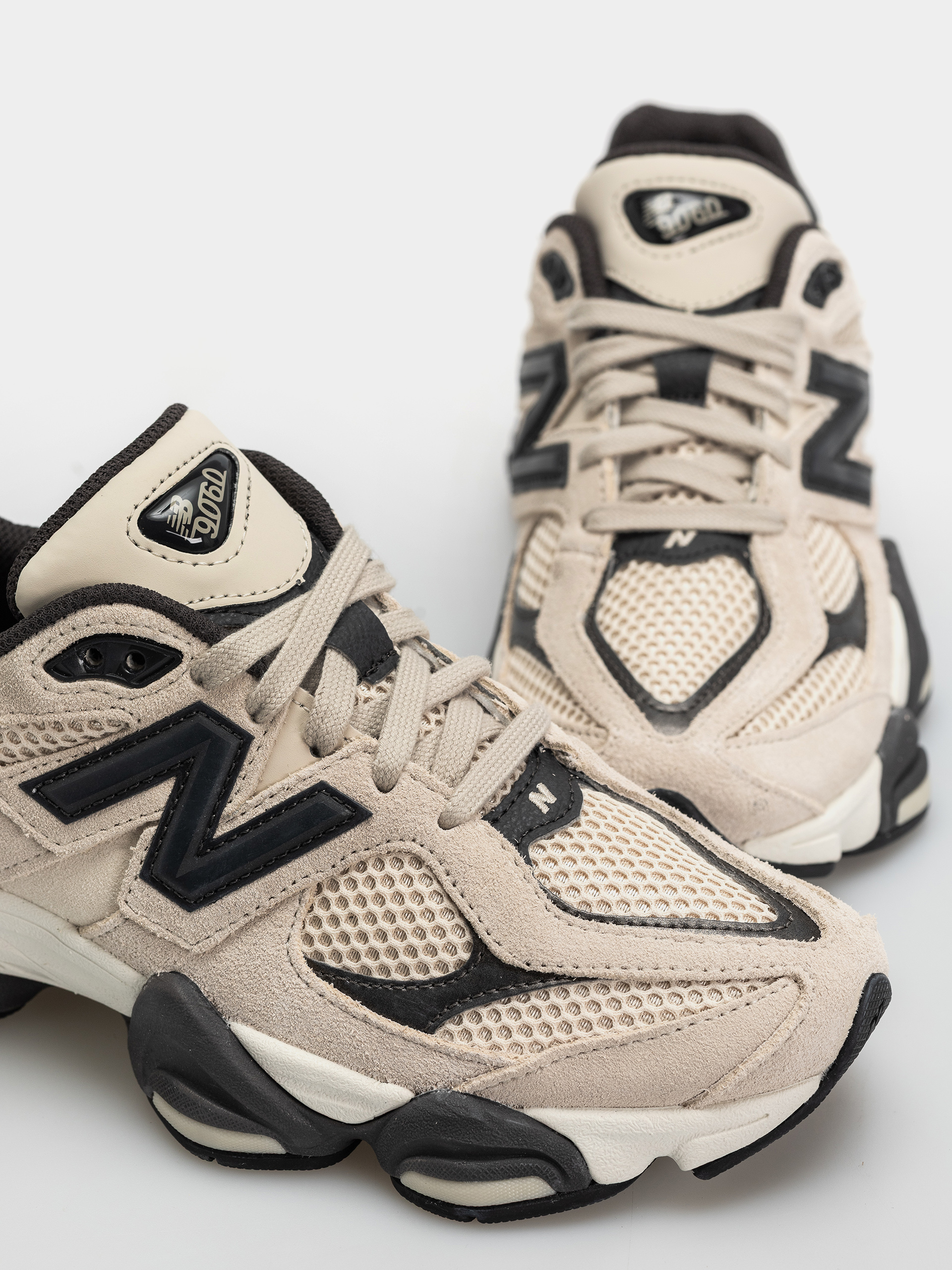 Topánky New Balance 9060 (timberwolf/black cement)