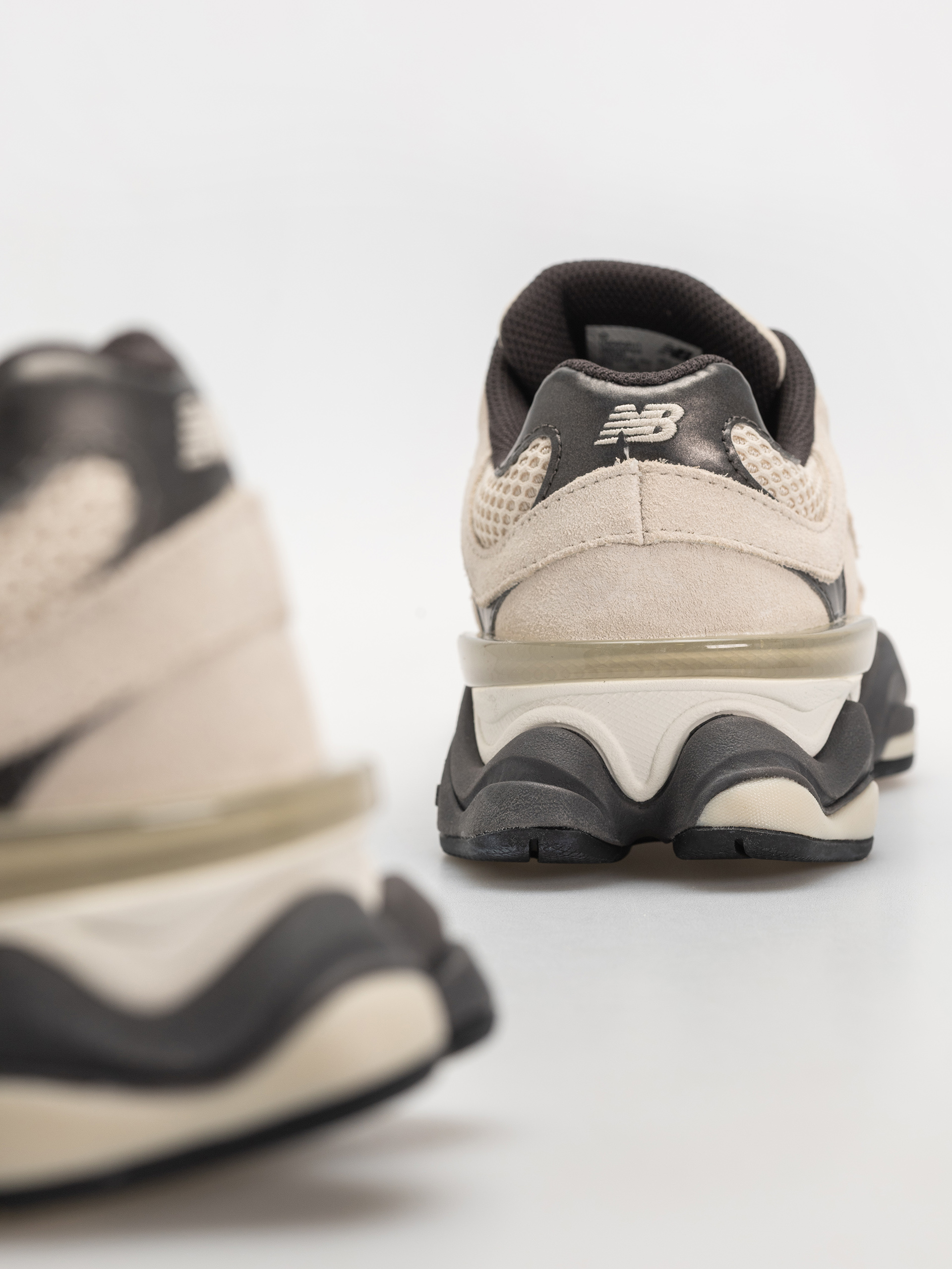 Topánky New Balance 9060 (timberwolf/black cement)