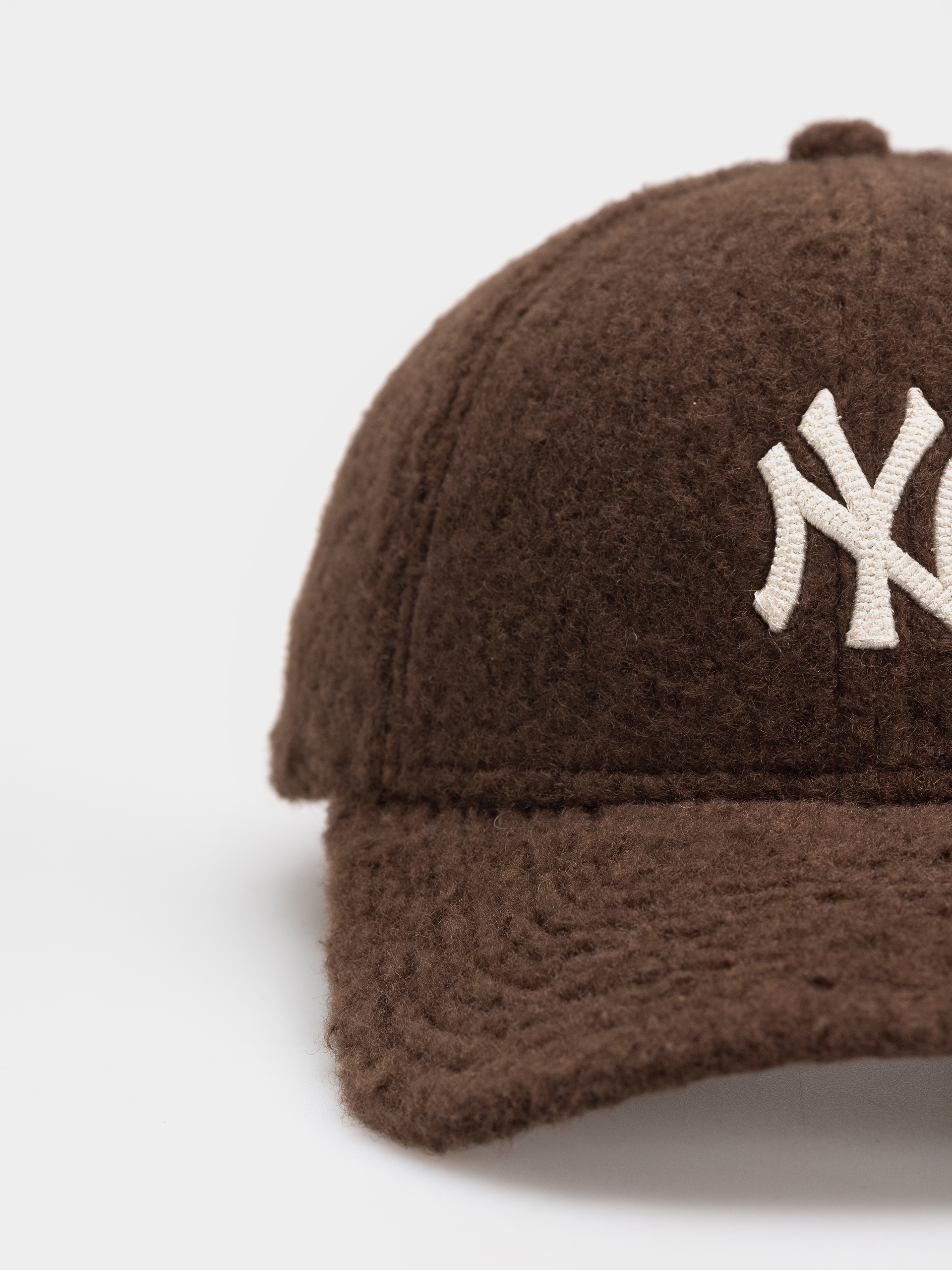 Šiltovka New Era Winter Borg 9Forty New York Yankees (brown)