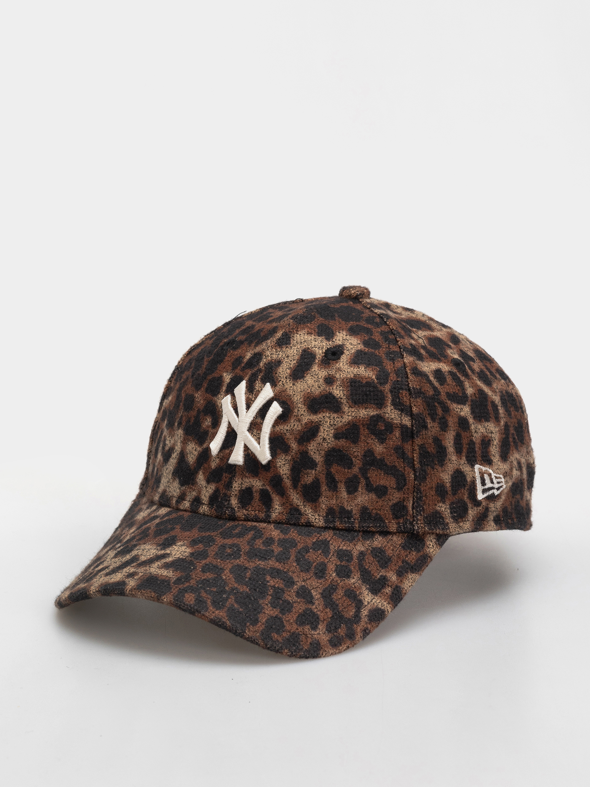 Šiltovka New Era Cosy Leopard 9Forty New York Yankees Wmn (dark leo)
