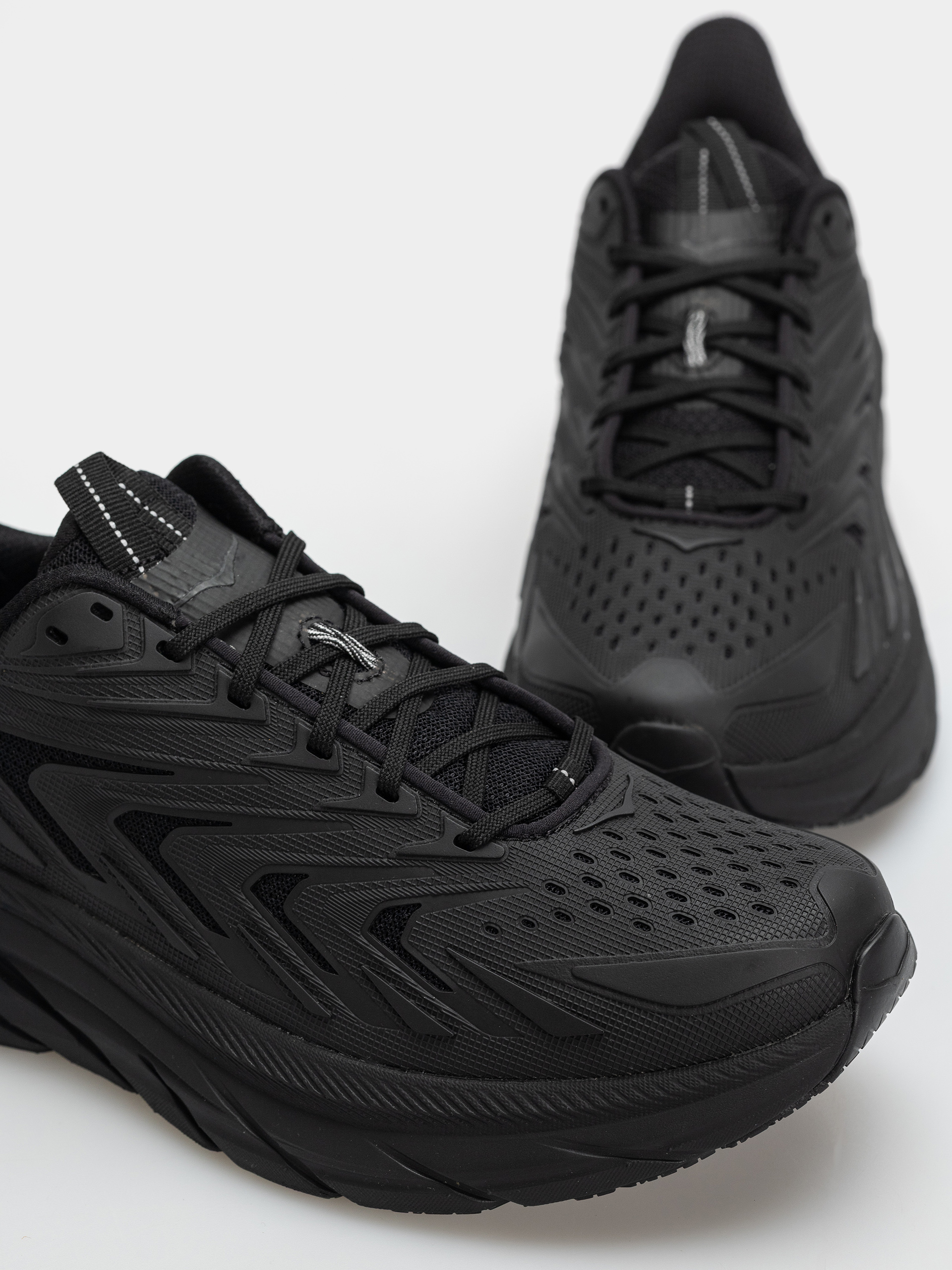 Topánky Hoka Clifton UTL (black/black)