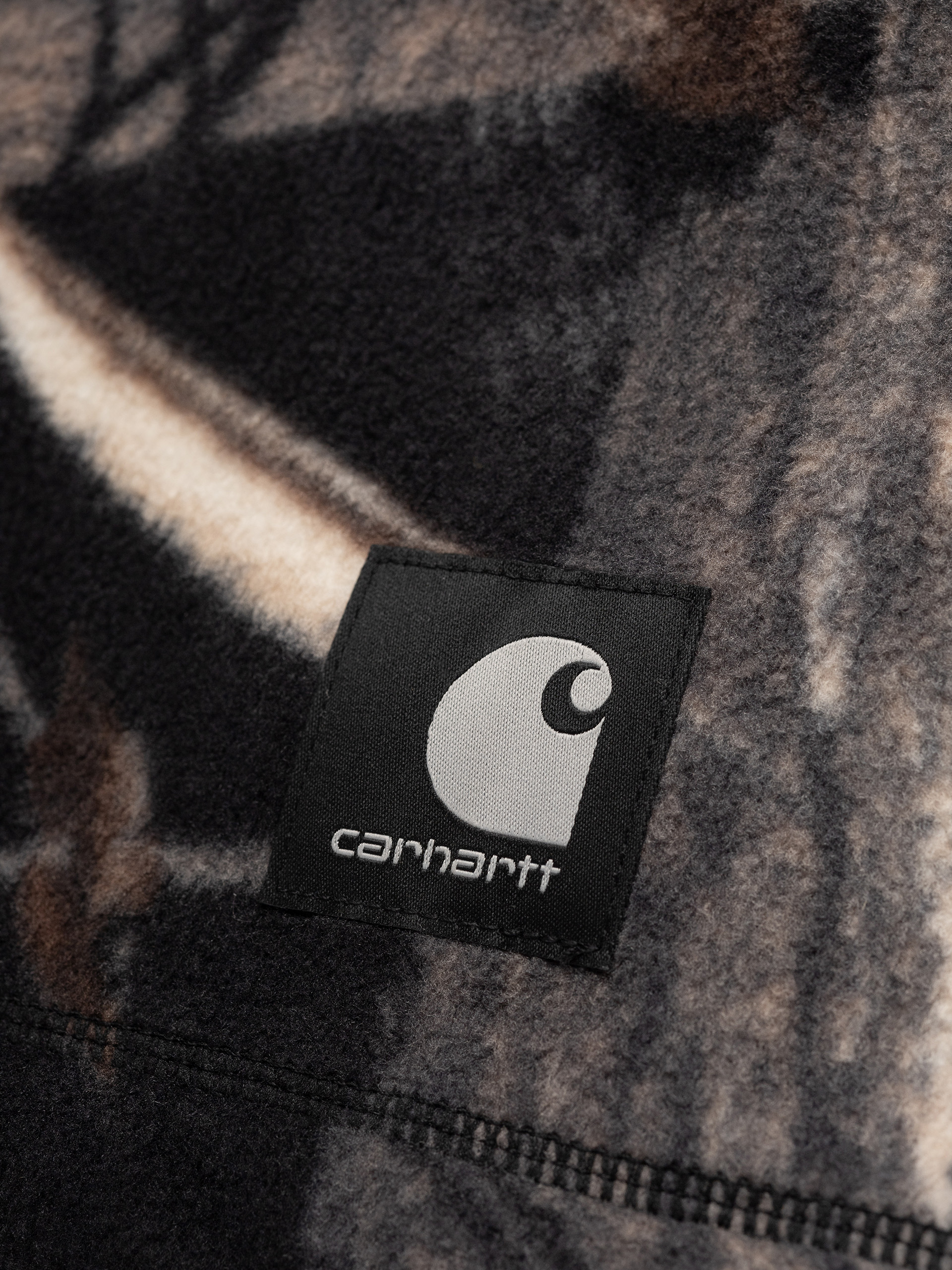Šatka Carhartt WIP Blevin (camo feather tree black)