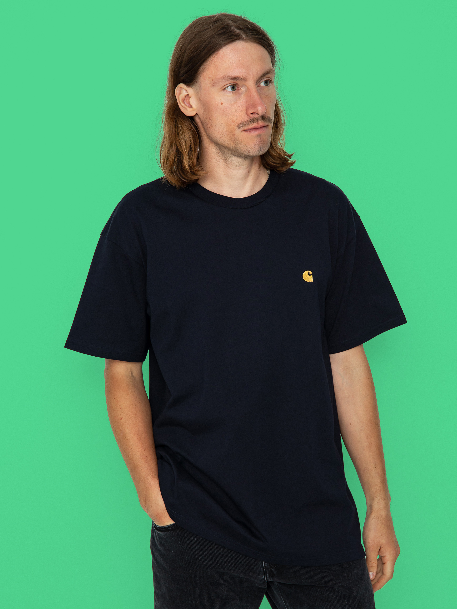 Tričko Carhartt WIP Chase (dark navy/gold)
