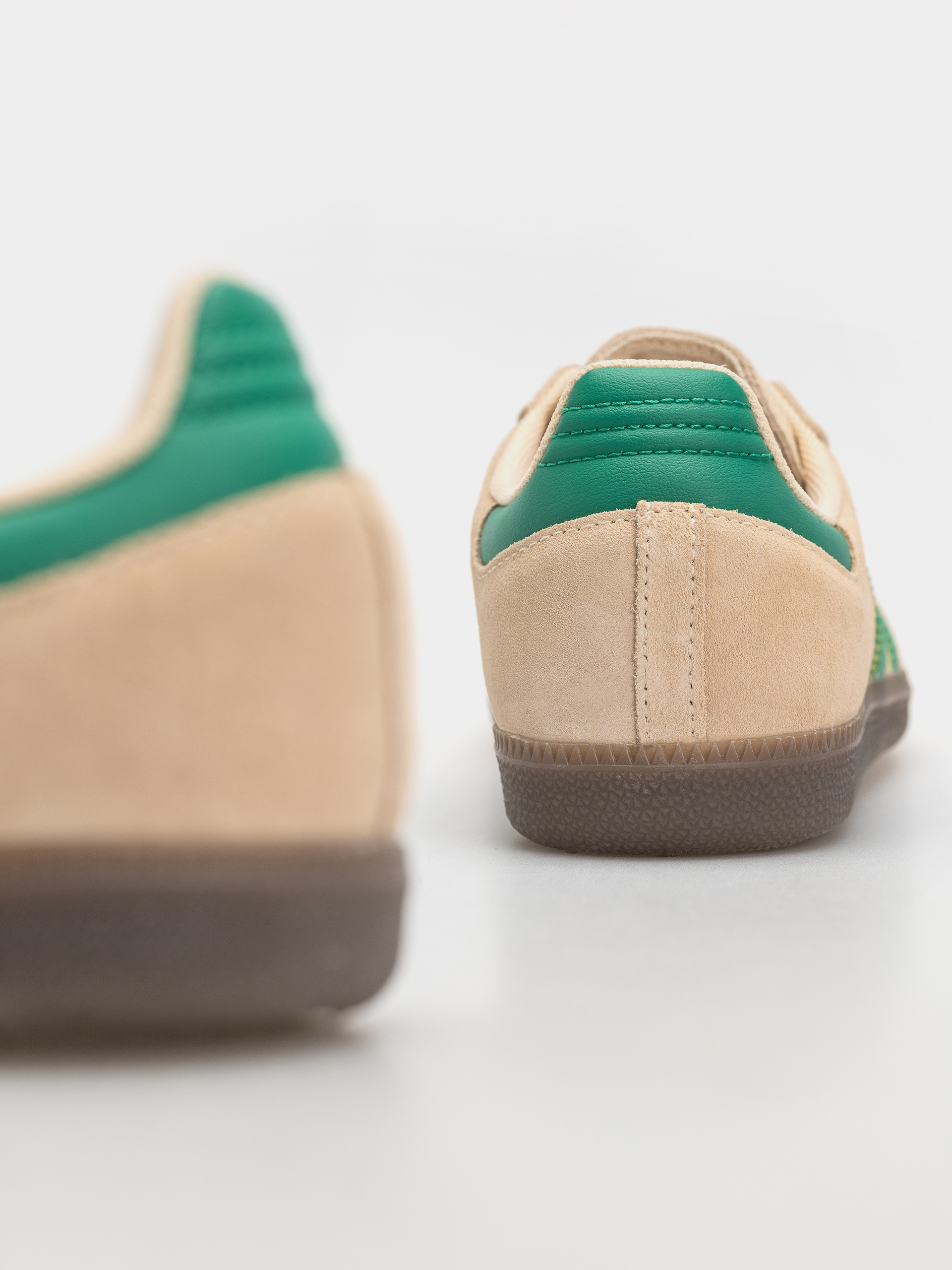 Topánky adidas Samba Adv (sanstr/cougrn/gum4)
