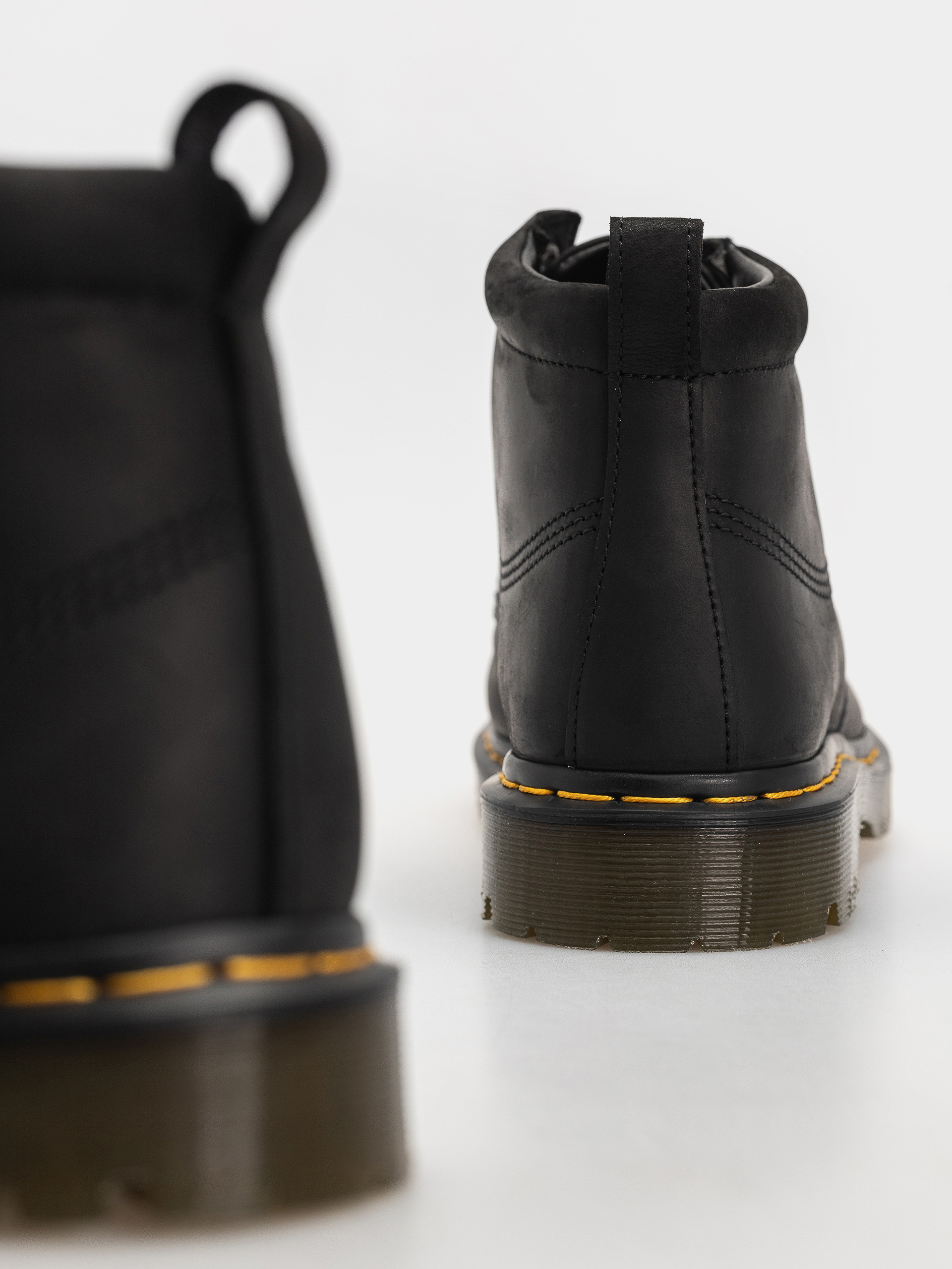 Topánky Dr. Martens Lowell Chukka (black)