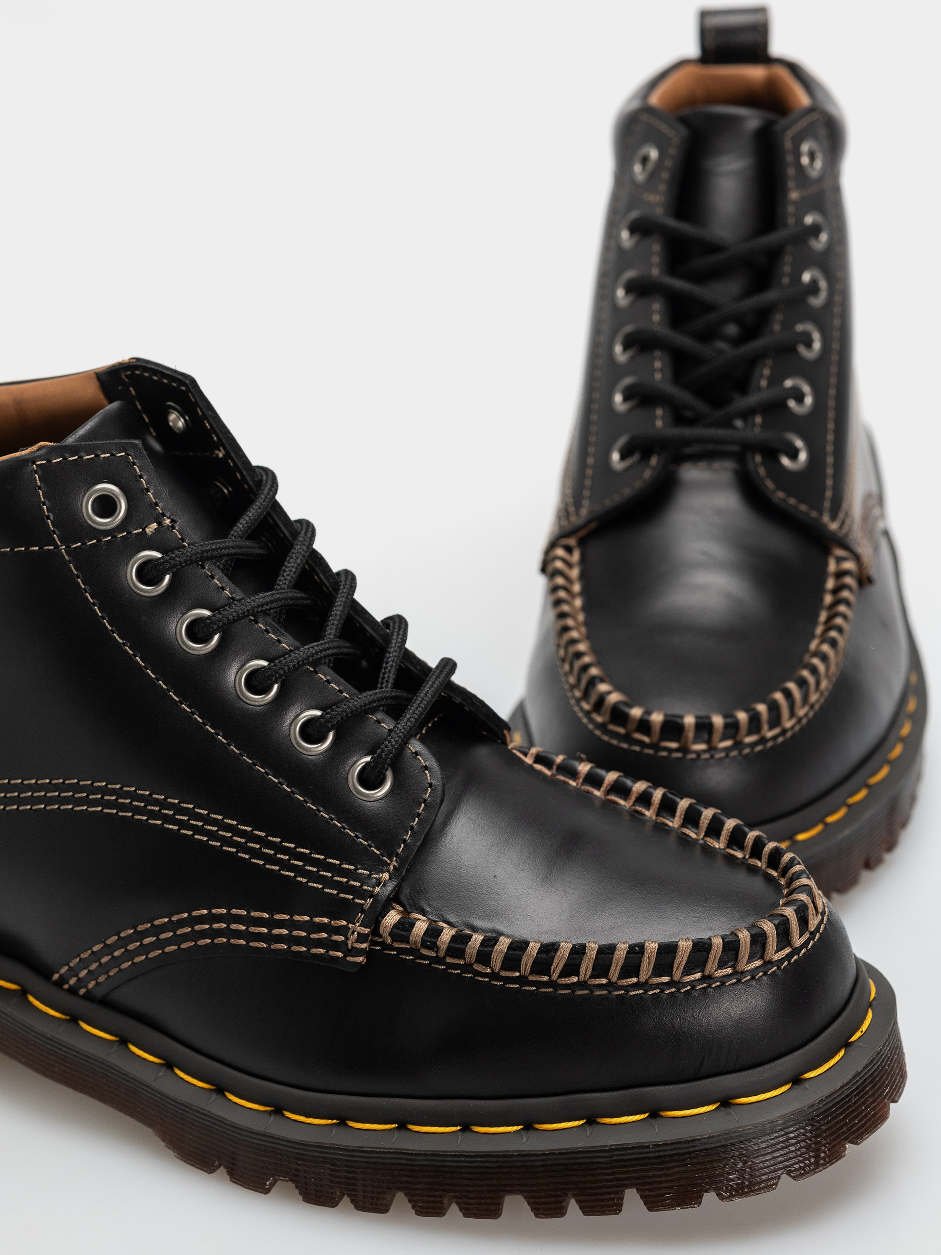Topánky Dr. Martens Lowell Chukka (black )