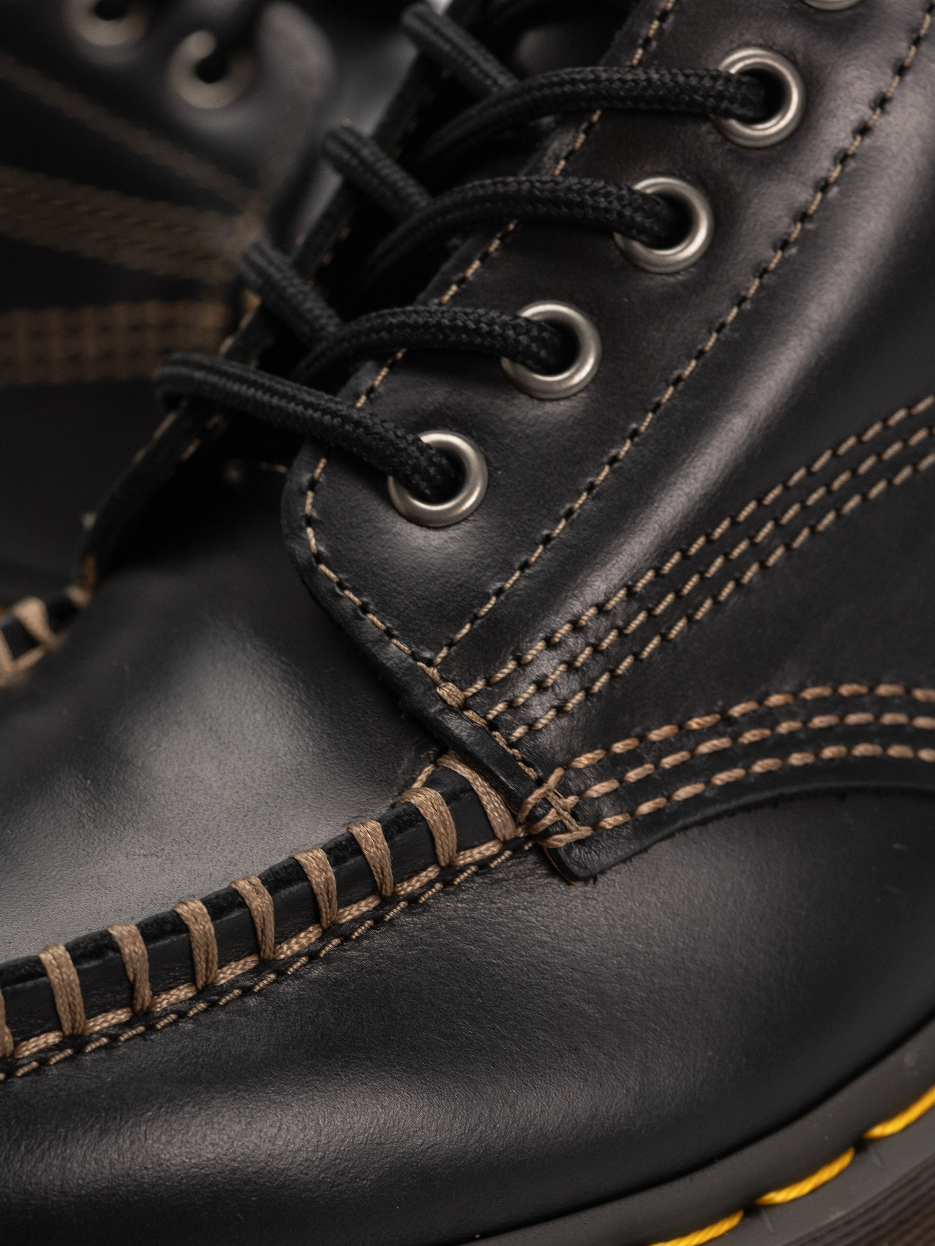 Topánky Dr. Martens Lowell Chukka (black )