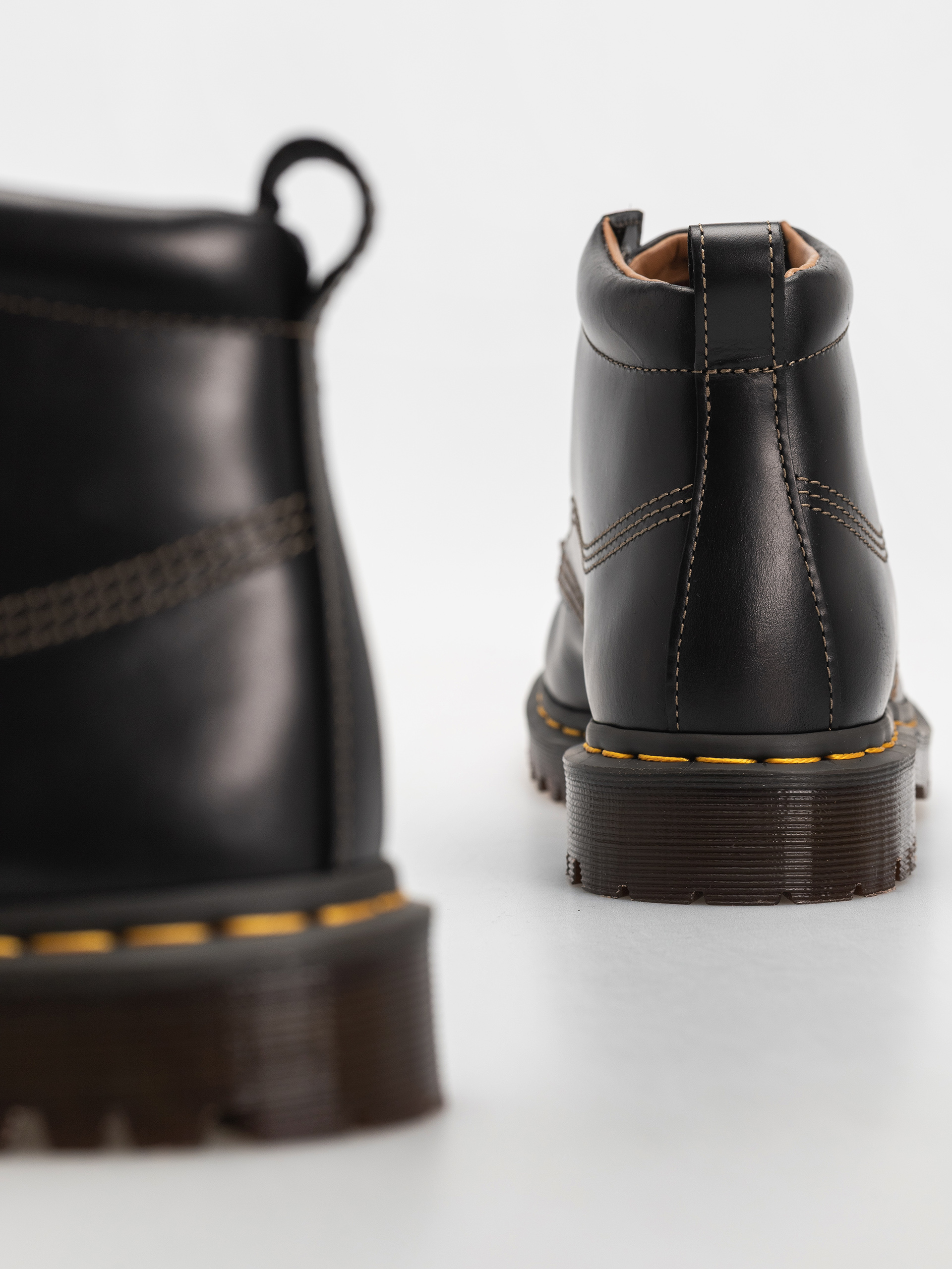 Topánky Dr. Martens Lowell Chukka (black )