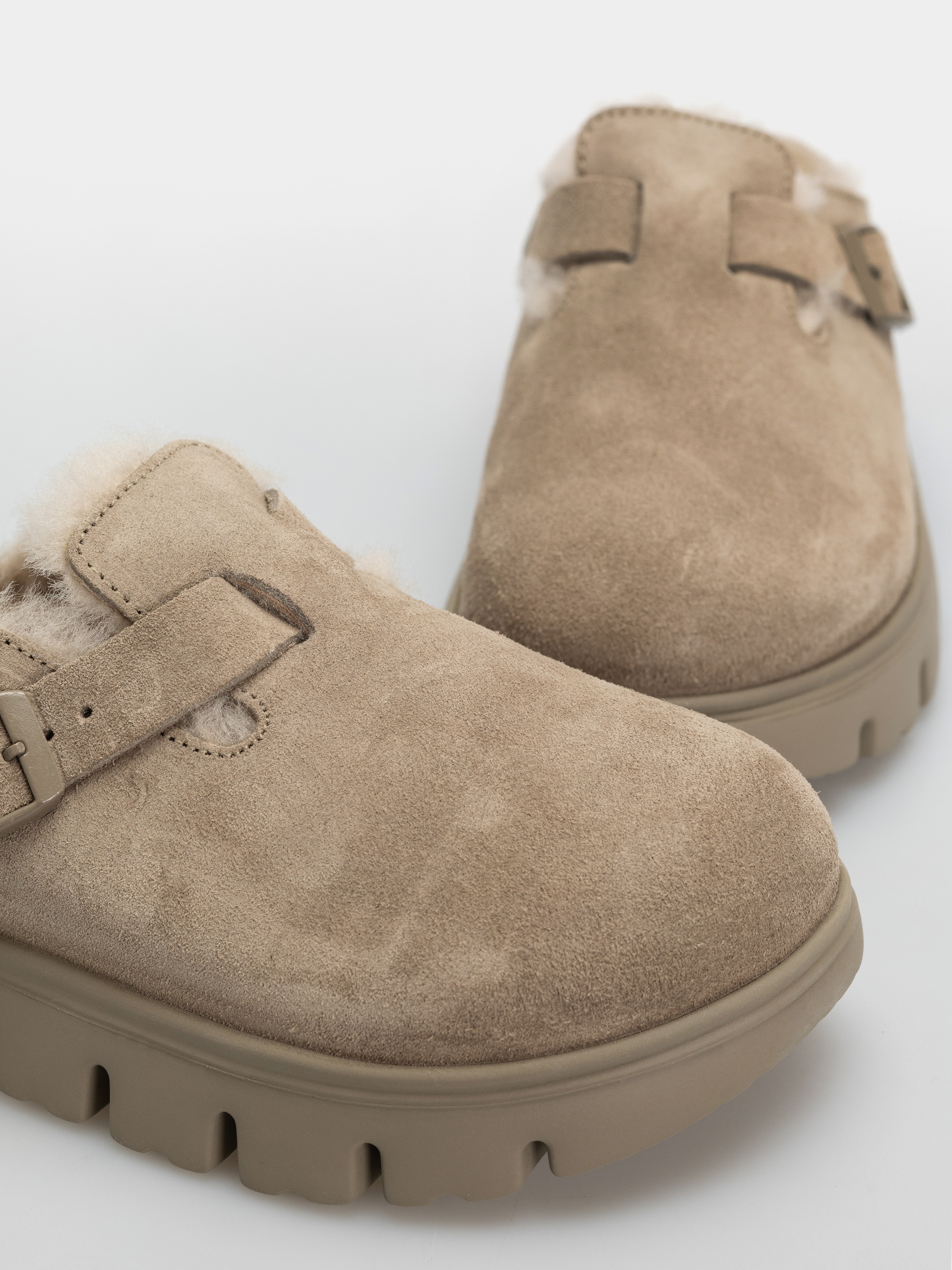 Šľapky Birkenstock Boston Chunky Shearling Suede Leather Narrow Wmn (taupe)