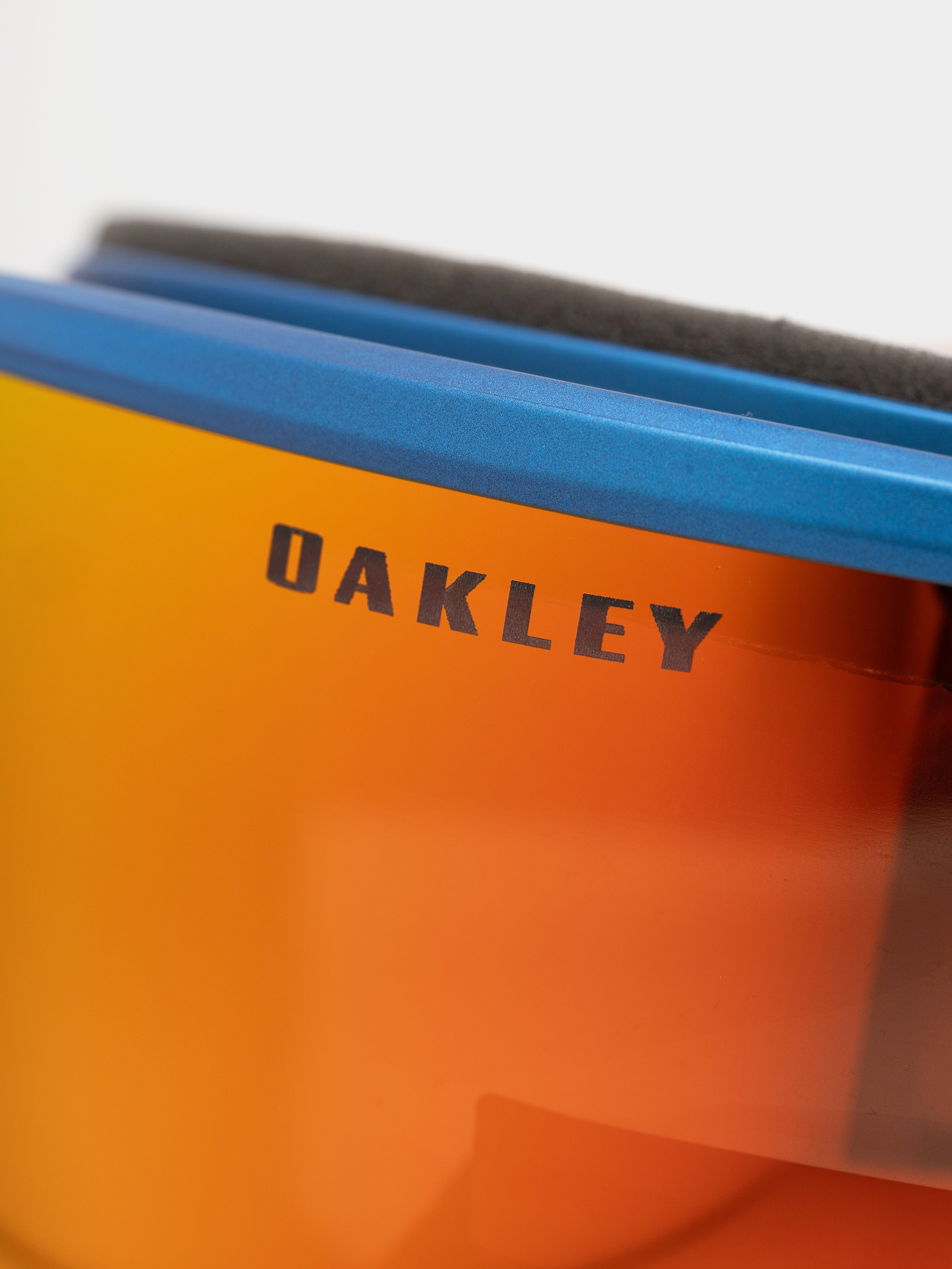 Snowboardové okuliare Oakley Flight Tracker L (anodized blue/prizm torch)