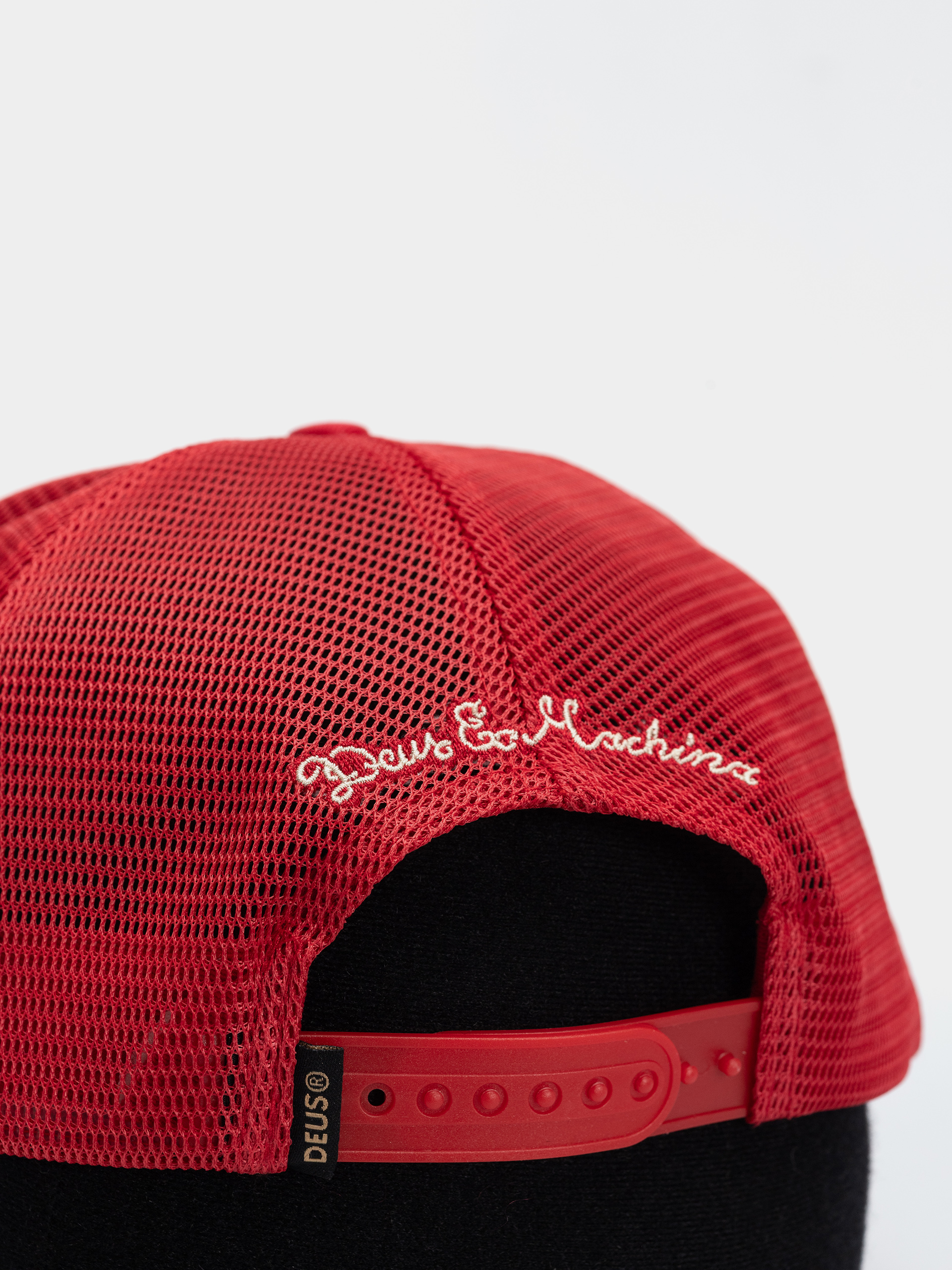 Šiltovka Deus Ex Machina Mudflap Trucker (cherry red)