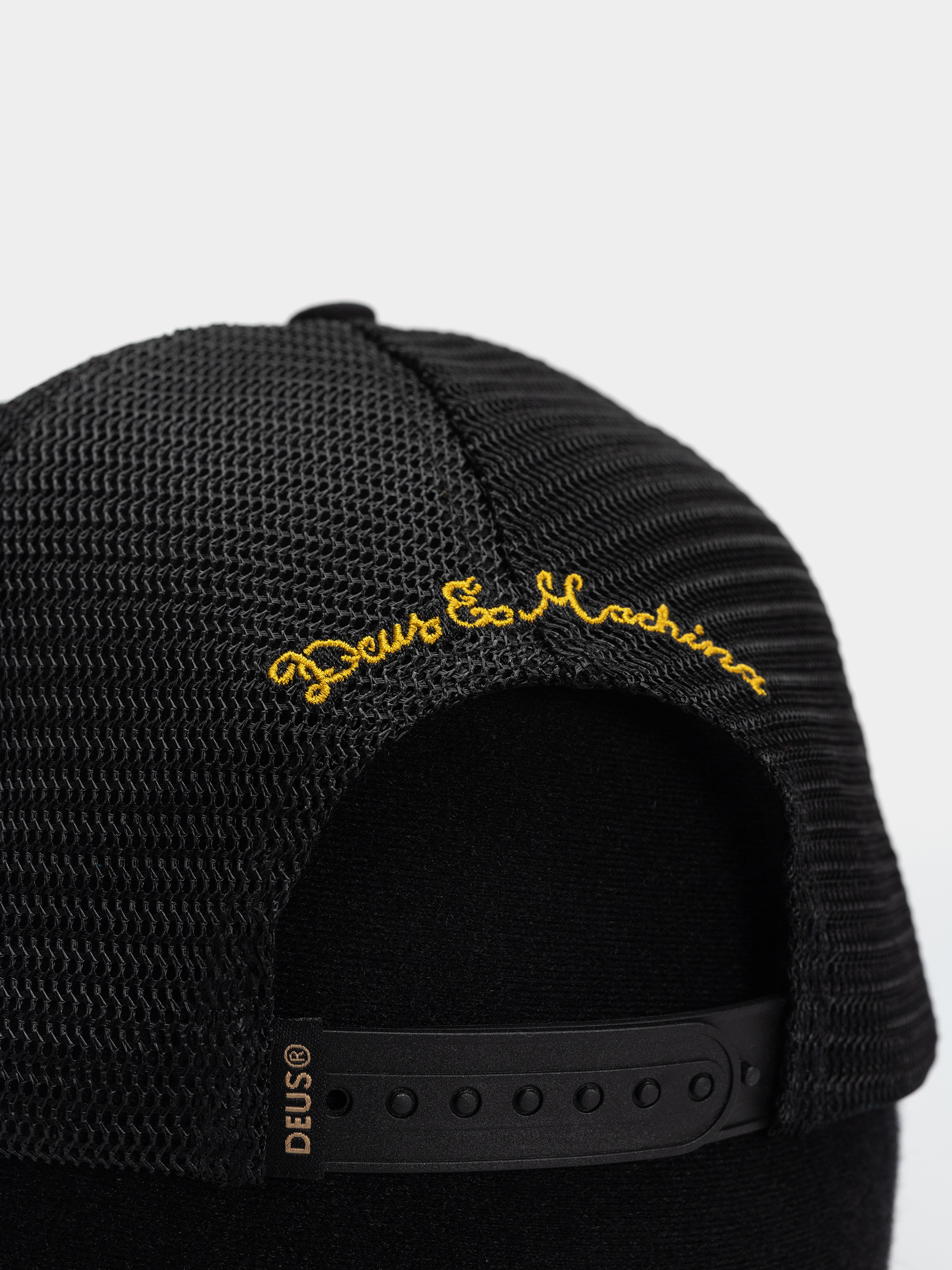 Šiltovka Deus Ex Machina Welcome Trucker (black)