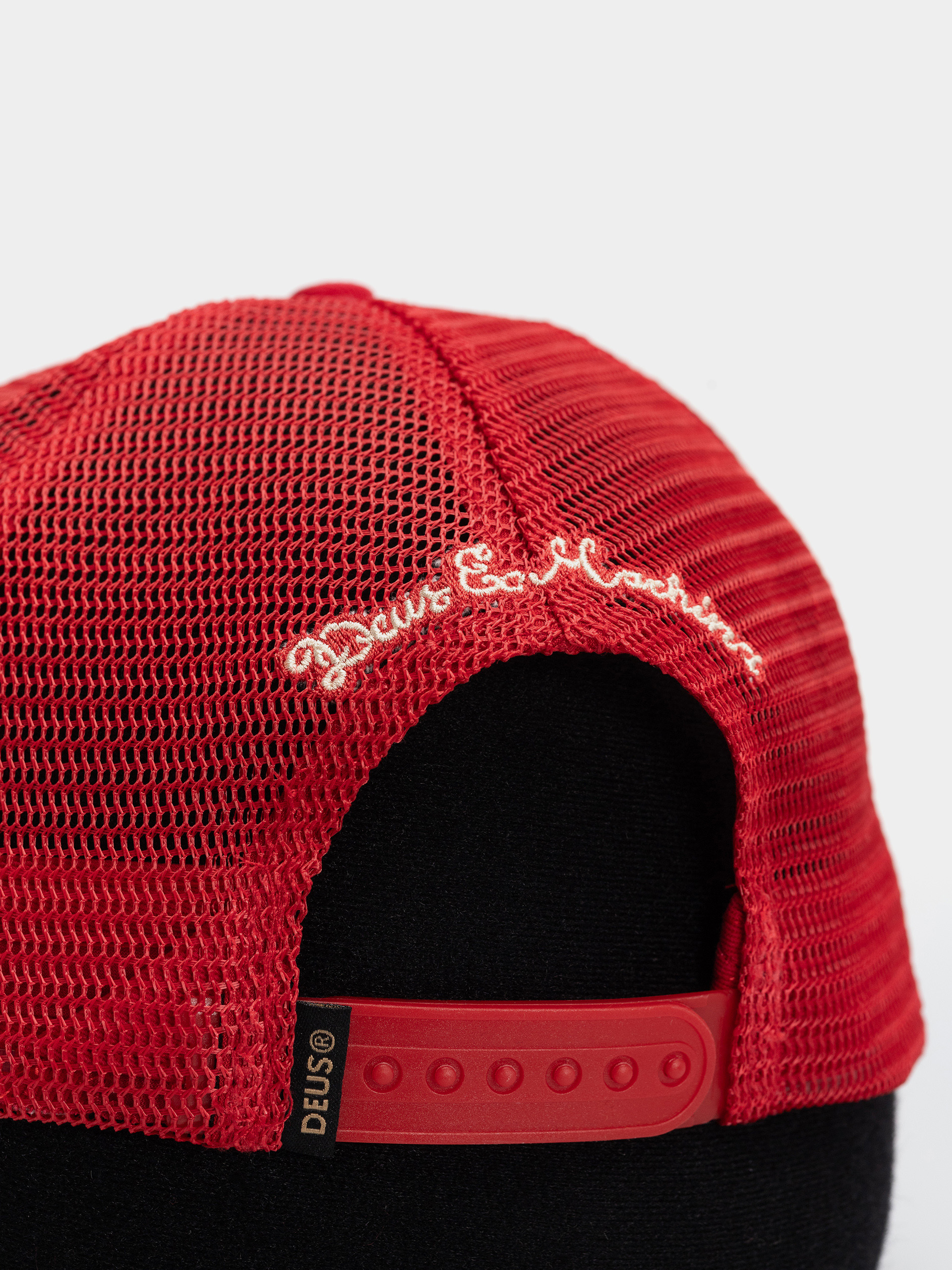 Šiltovka Deus Ex Machina Welcome Trucker (cherry red)