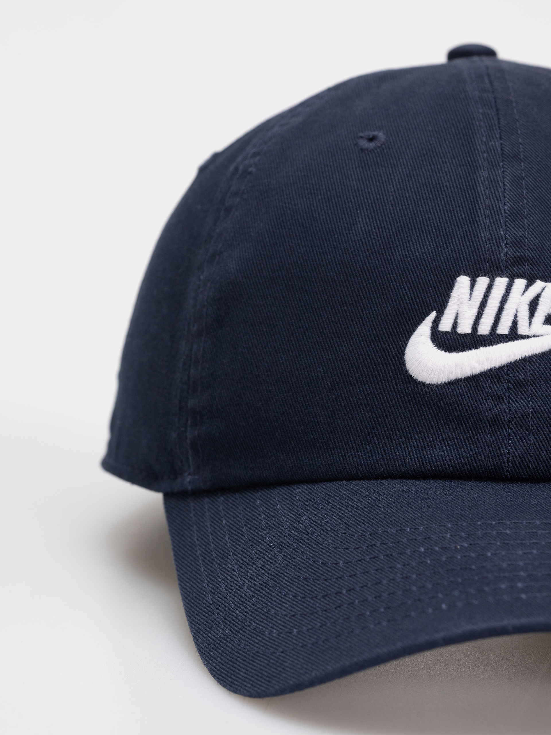 Šiltovka Nike SB Nike Club Futura (obsidian/white)