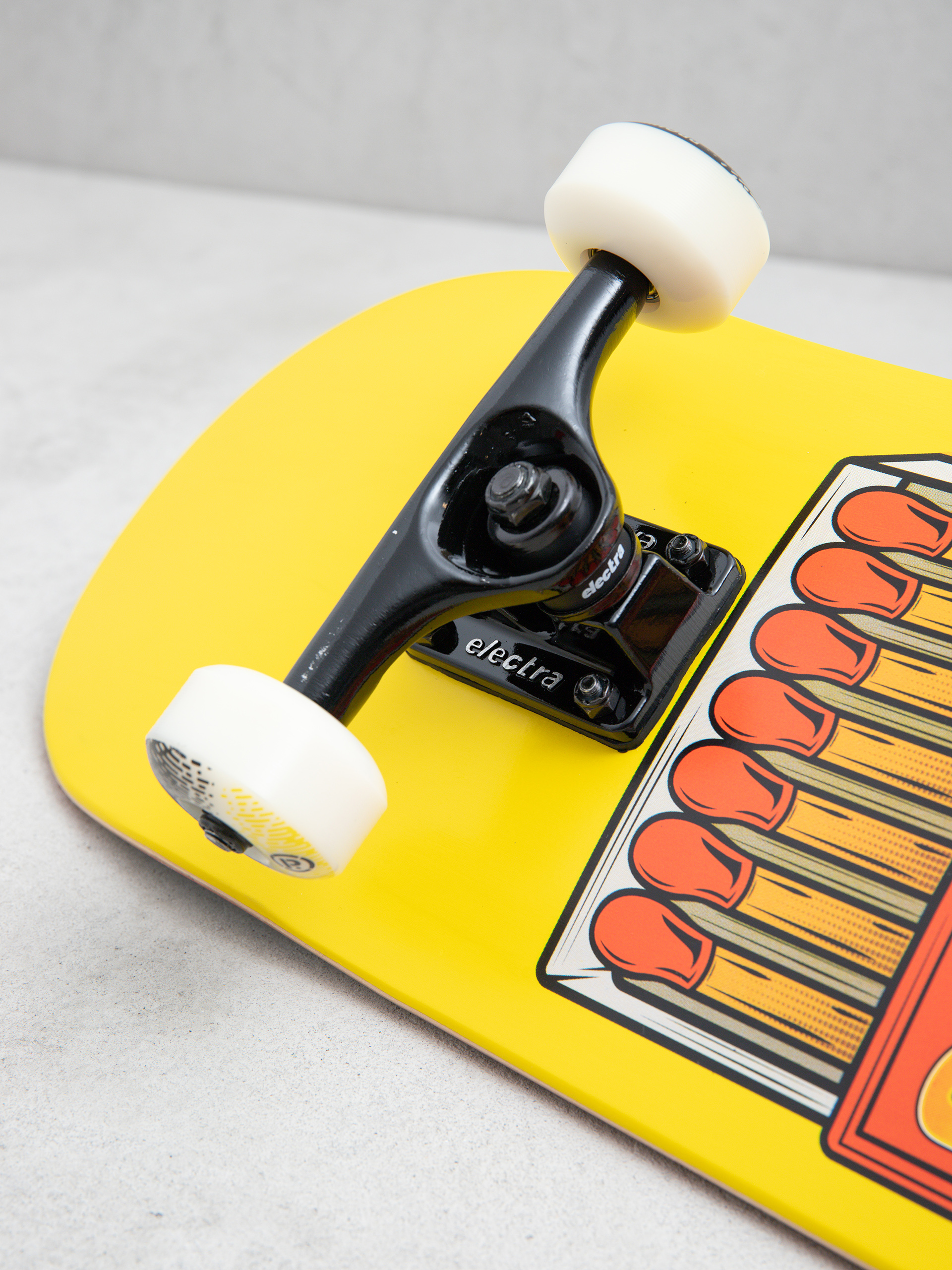 Skateboard Cartel Skateboards Firestarter (yellow)
