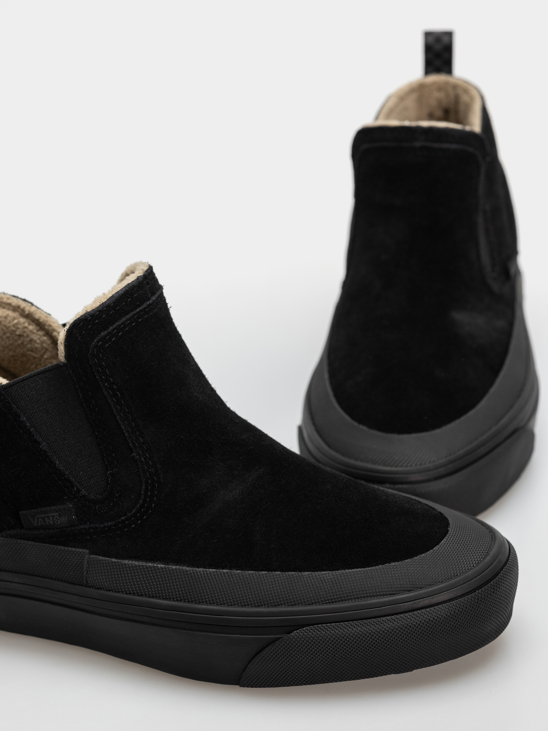 Topánky Vans Mid Slip Insulated (black)