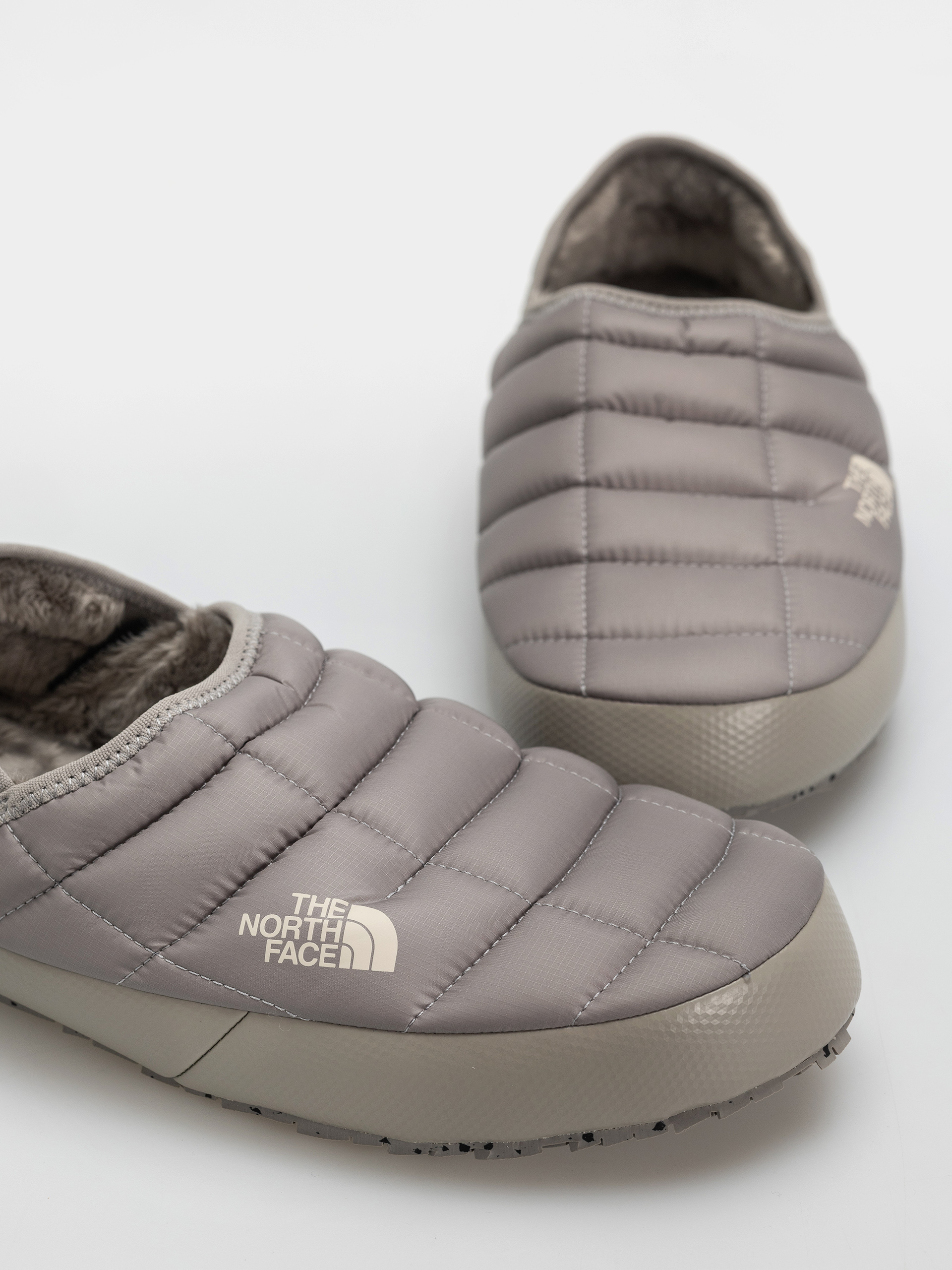 Topánky The North Face Thermoball Traction Mule V (stone slab/calacatta)