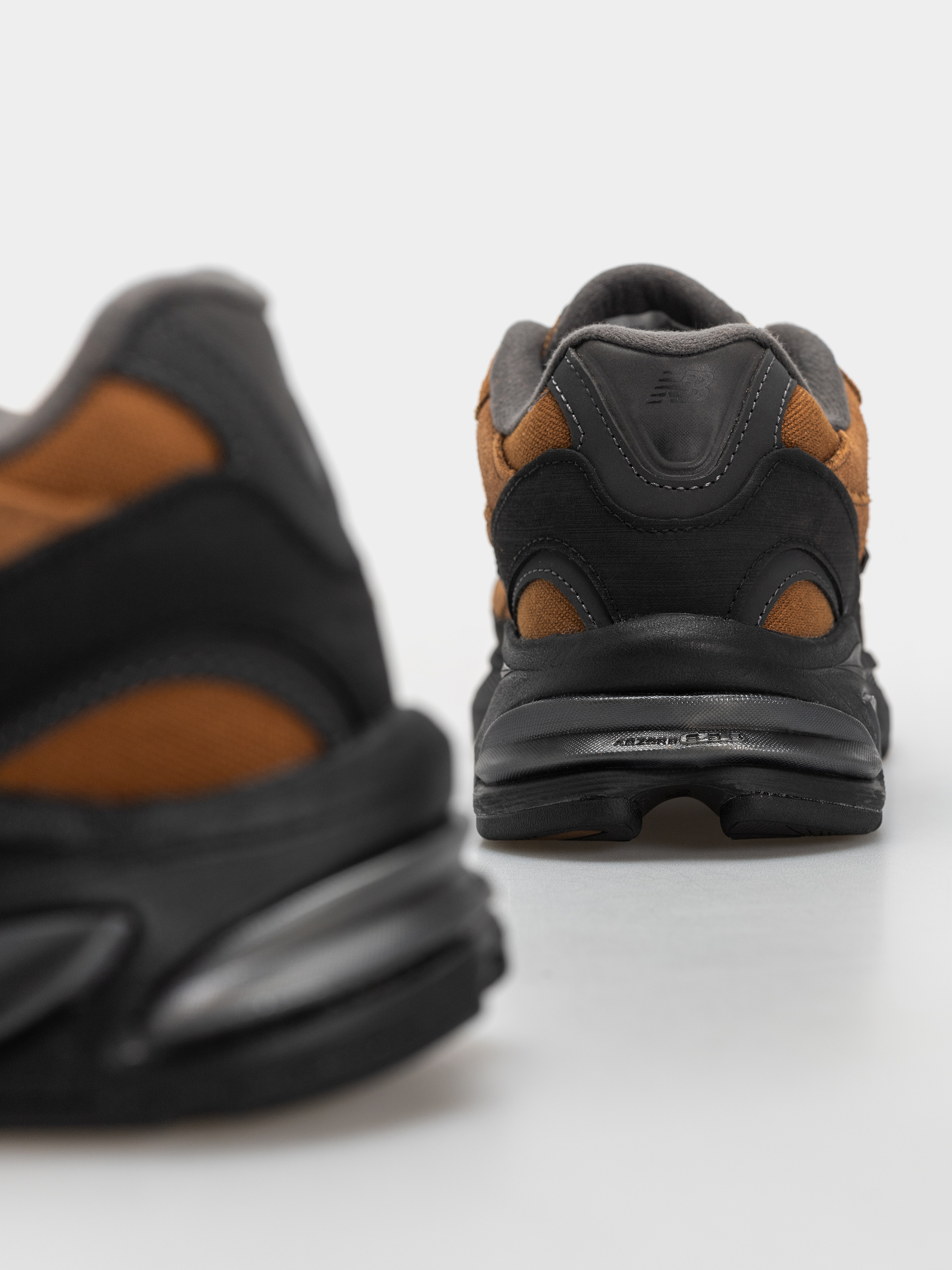Topánky New Balance 2010 (breakfast tea/black)