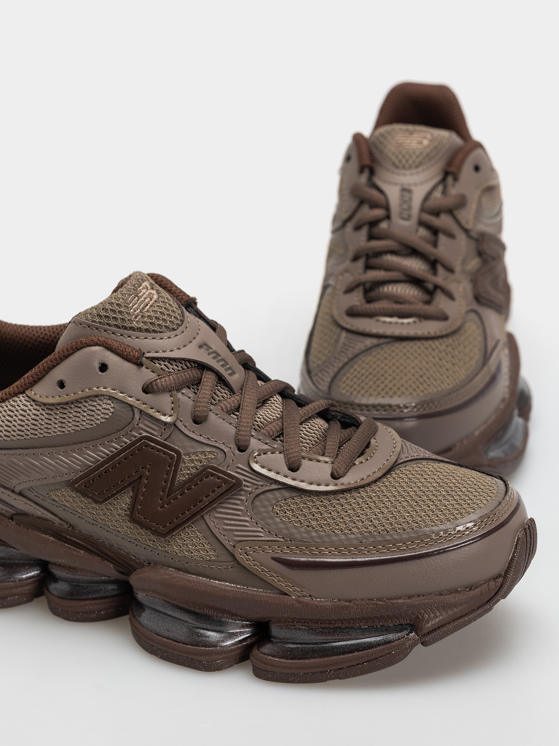 Topánky New Balance 2000 (thunder brown/pumpernickel)