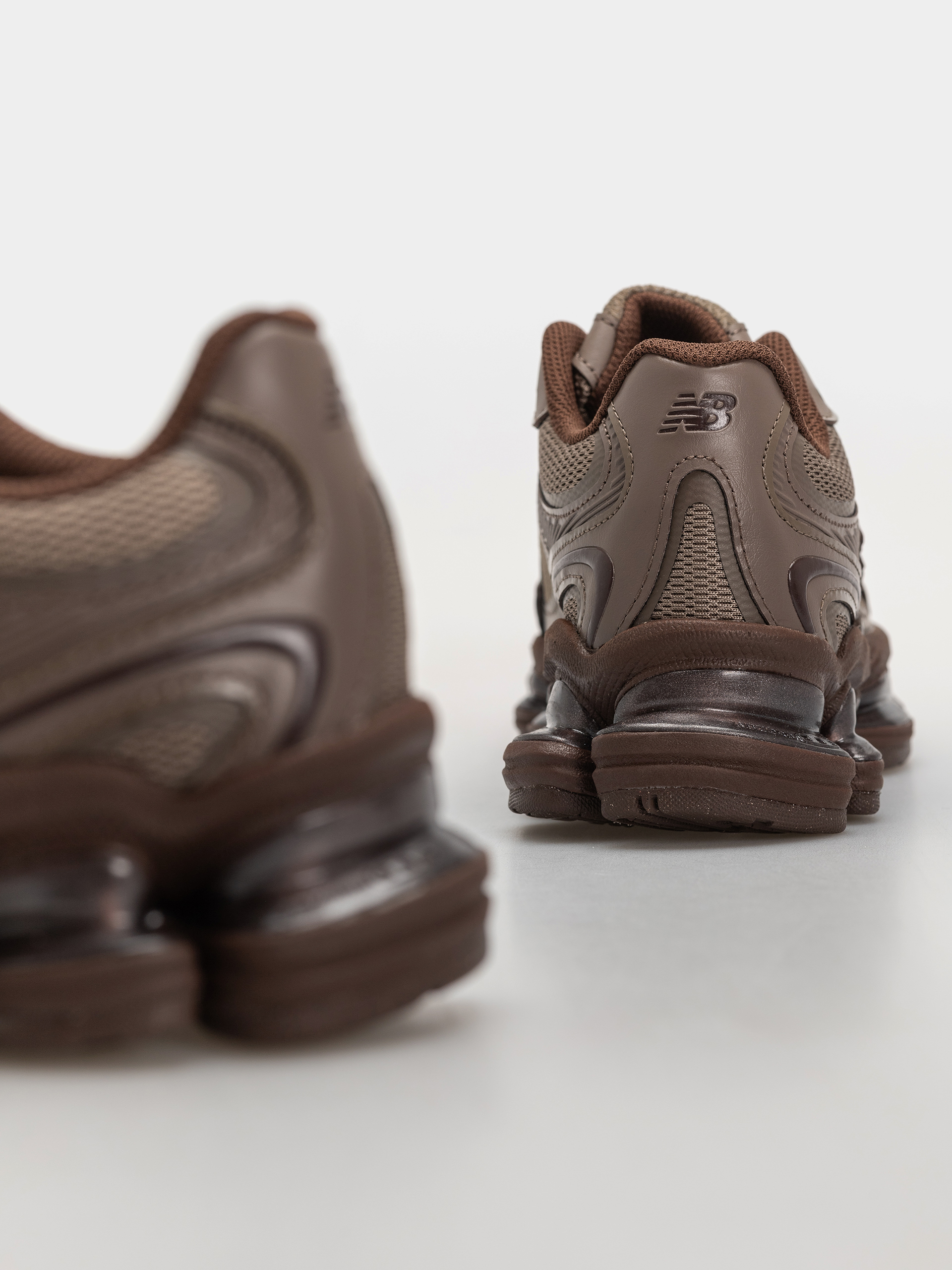 Topánky New Balance 2000 (thunder brown/pumpernickel)