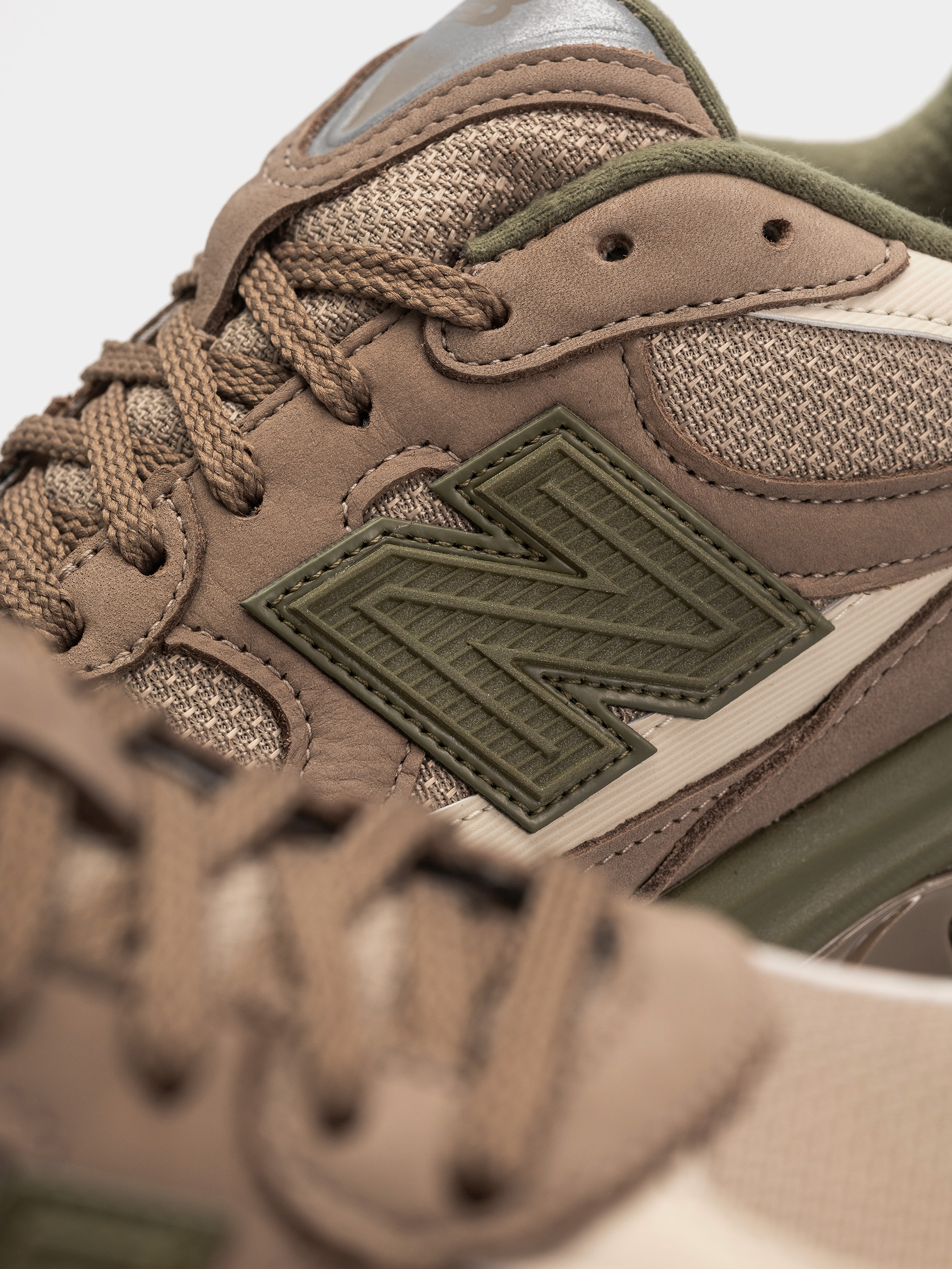 Topánky New Balance 2010 (light mushroom/timberwolf)