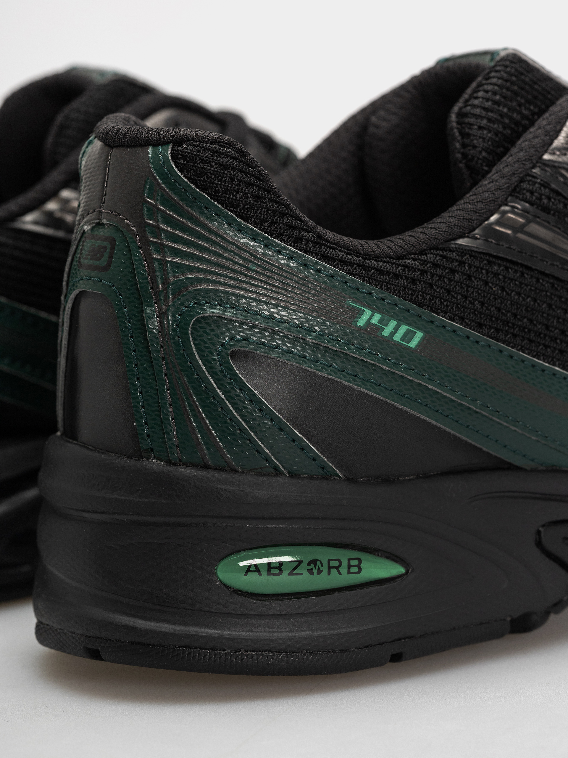 Topánky New Balance 740 (black/nordic green)
