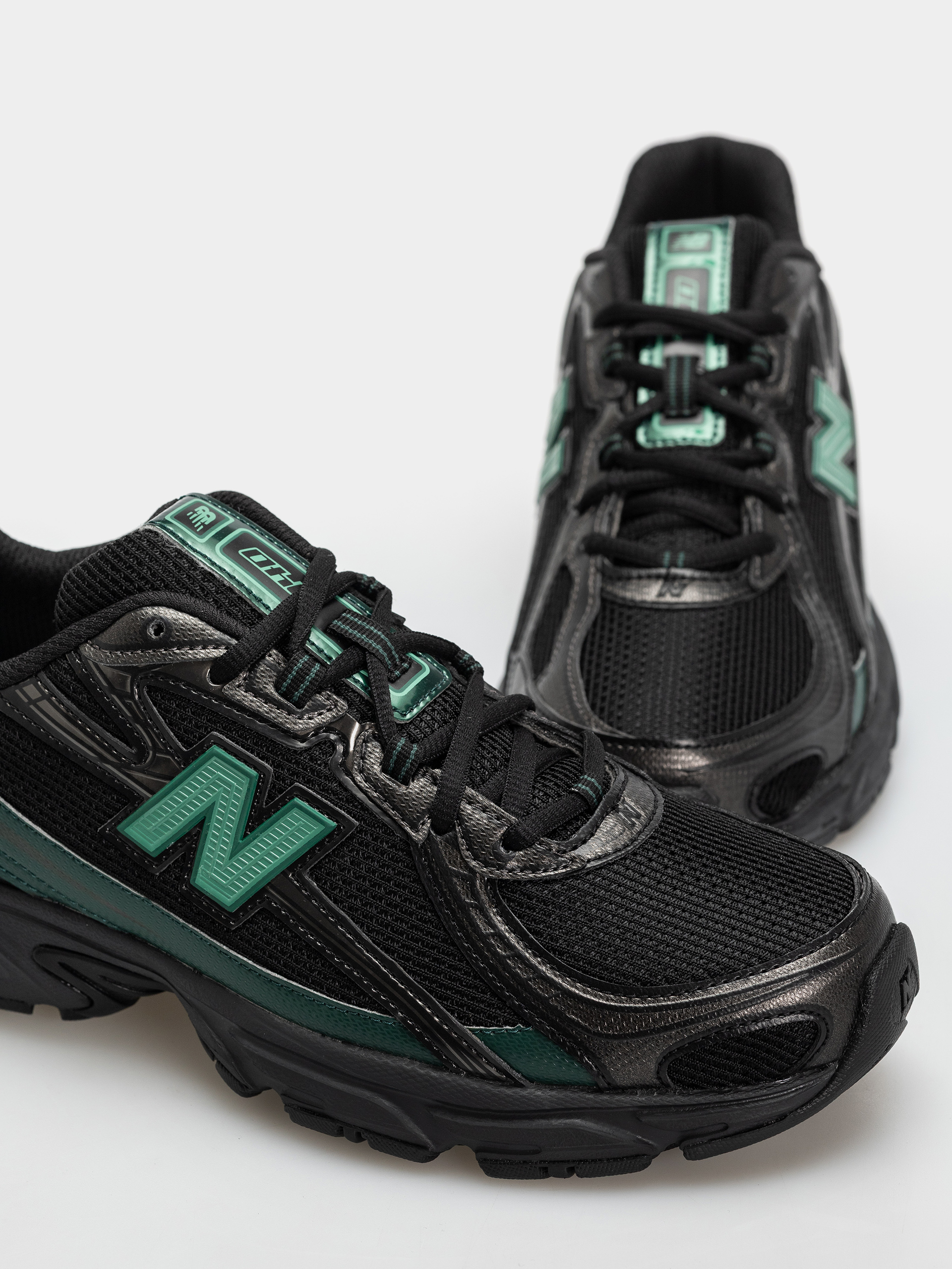 Topánky New Balance 740 (black/nordic green)