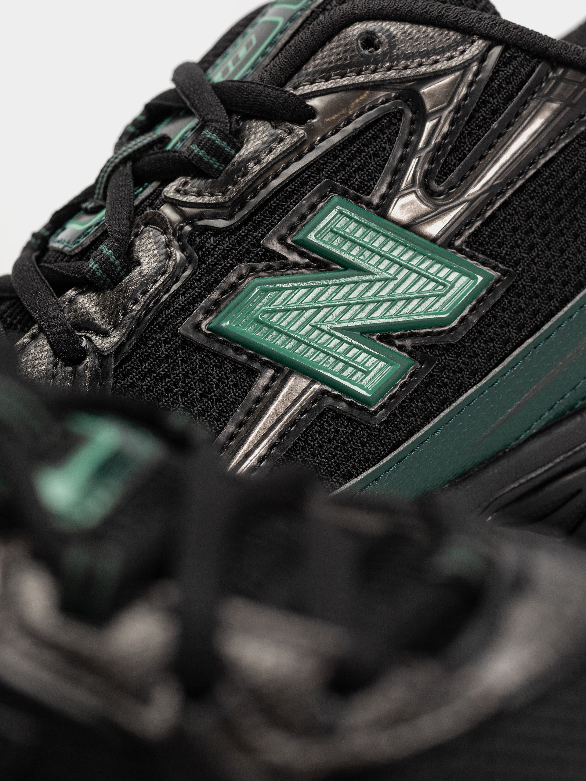 Topánky New Balance 740 (black/nordic green)