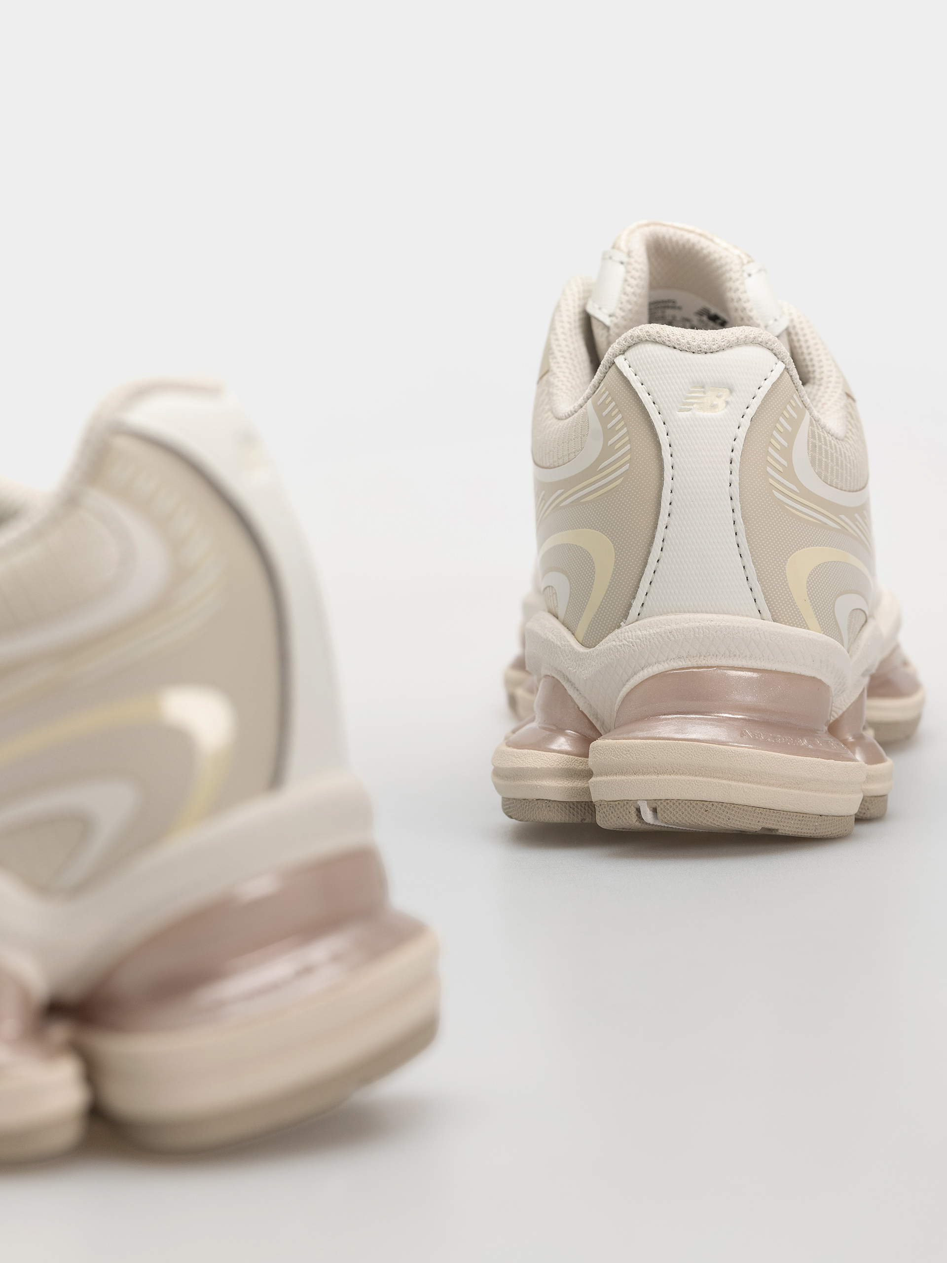 Topánky New Balance 2000 (linen/sea salt/timberwolf)