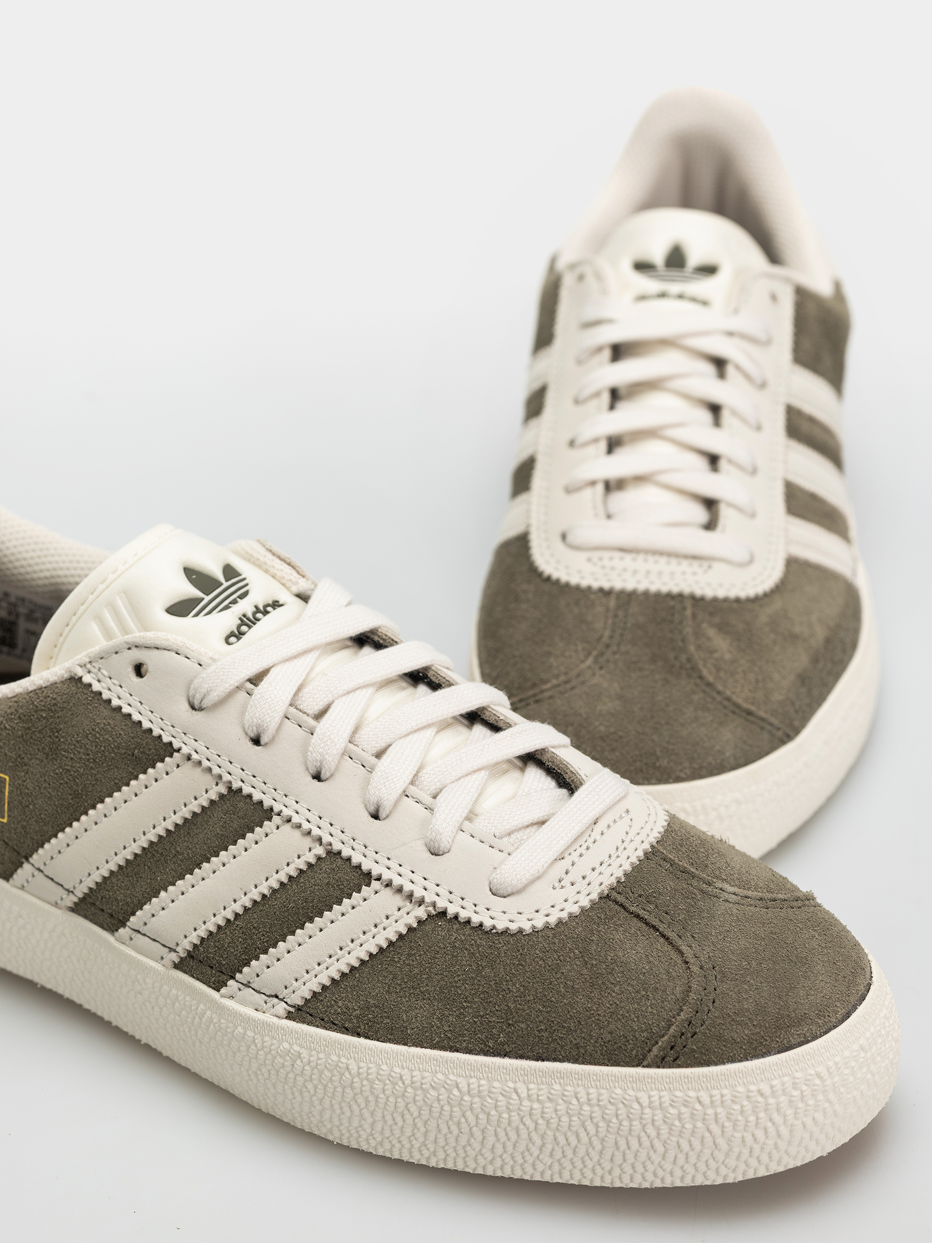 Topánky adidas Gazelle Adv (olistr/cwhite/goldmt)
