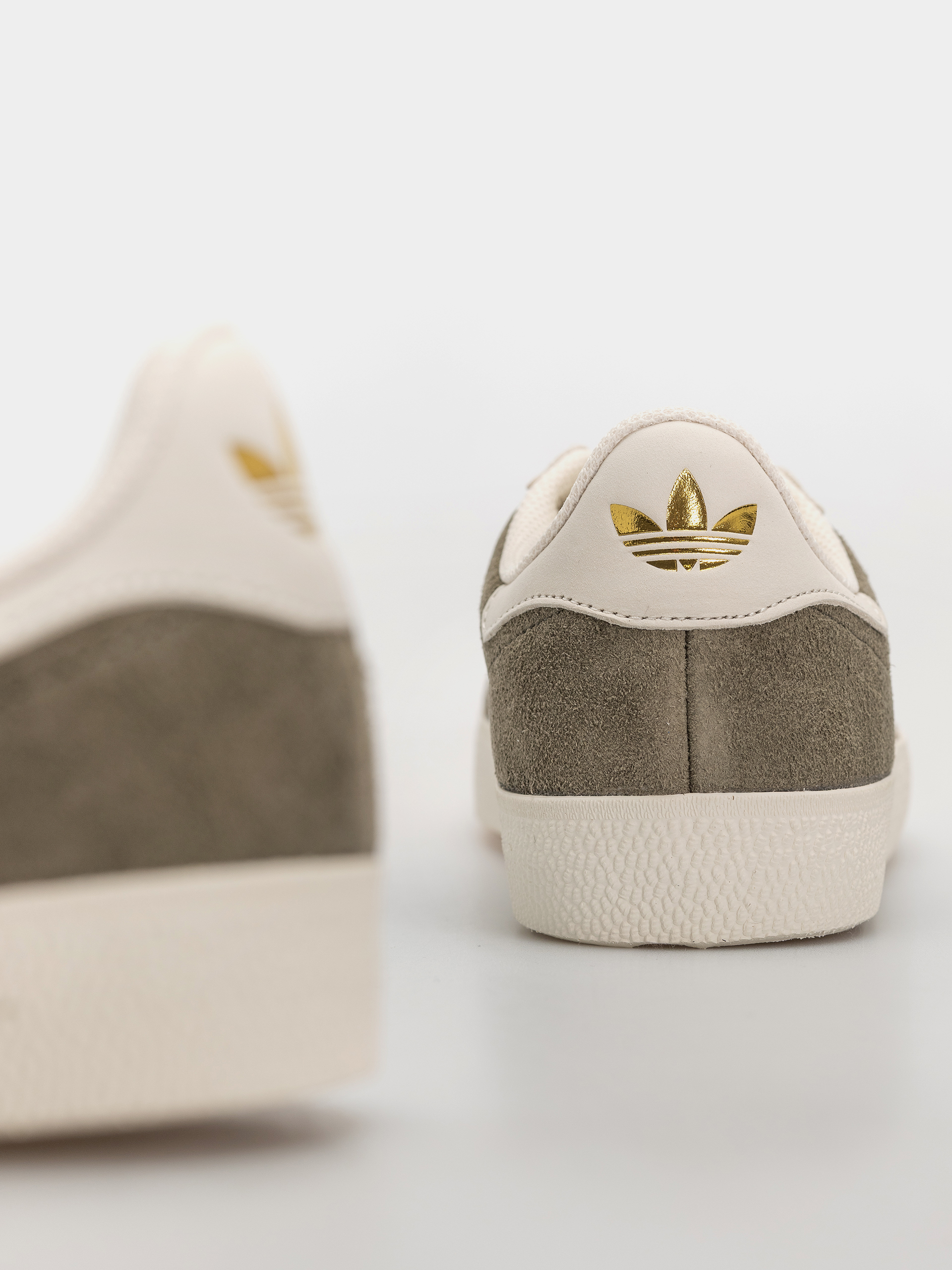 Topánky adidas Gazelle Adv (olistr/cwhite/goldmt)