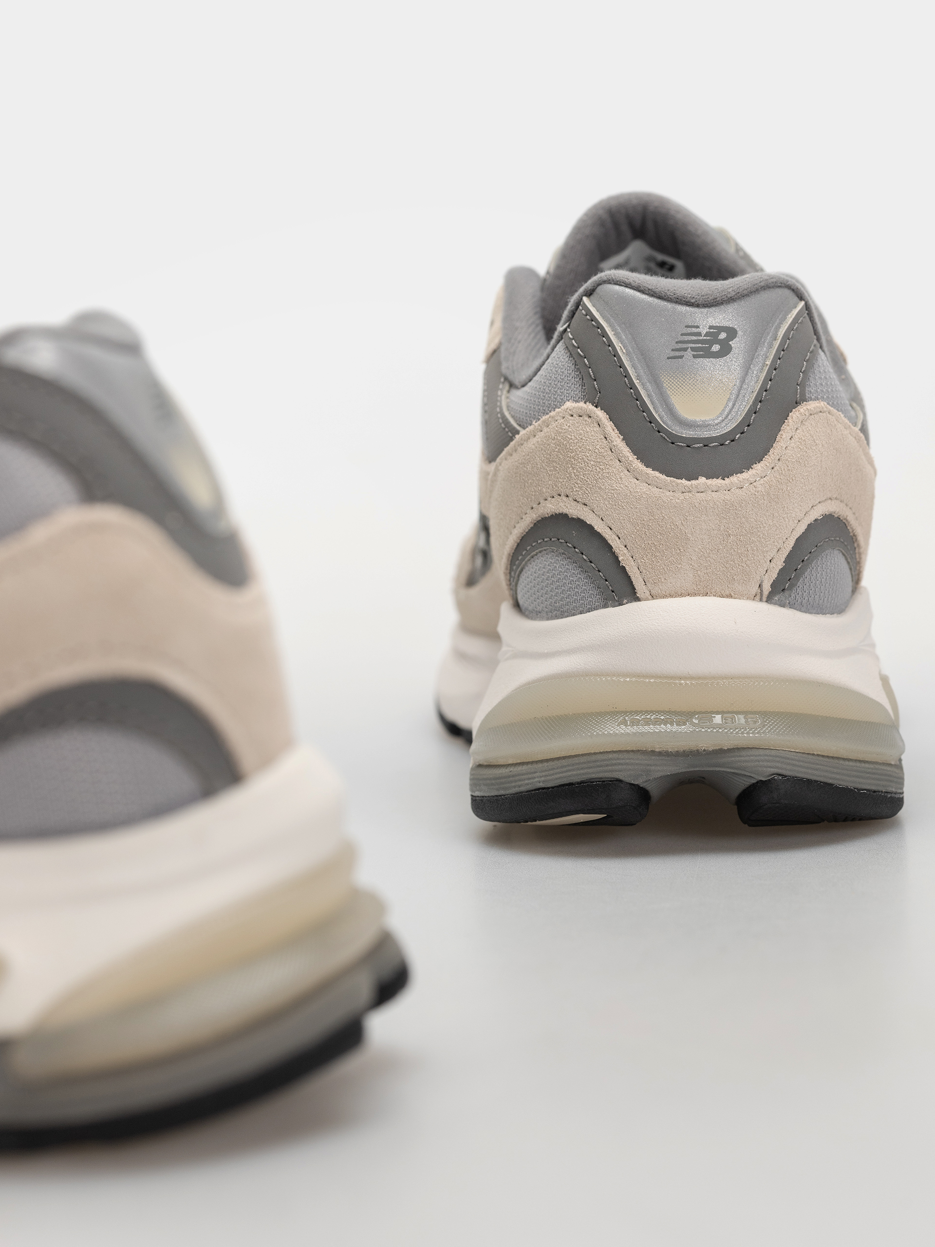 Topánky New Balance 2010 (timberwolf/harbor grey)