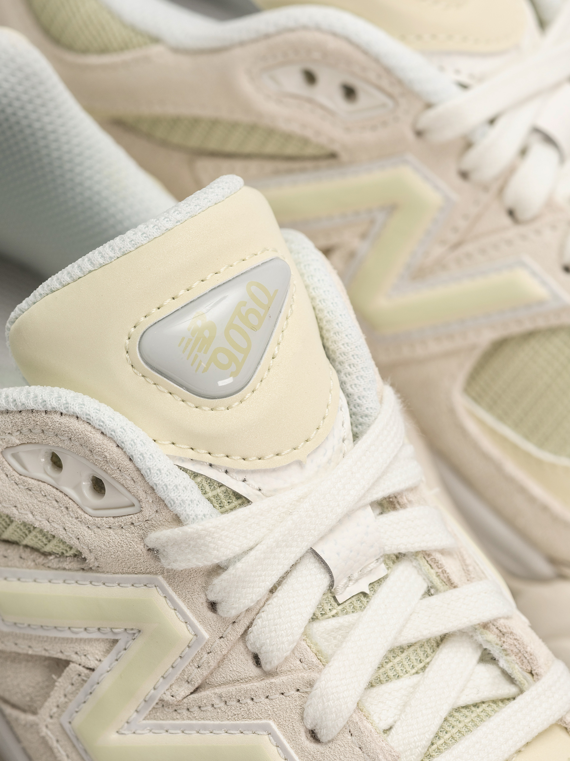 Topánky New Balance 9060 (pistachio butter/angora)