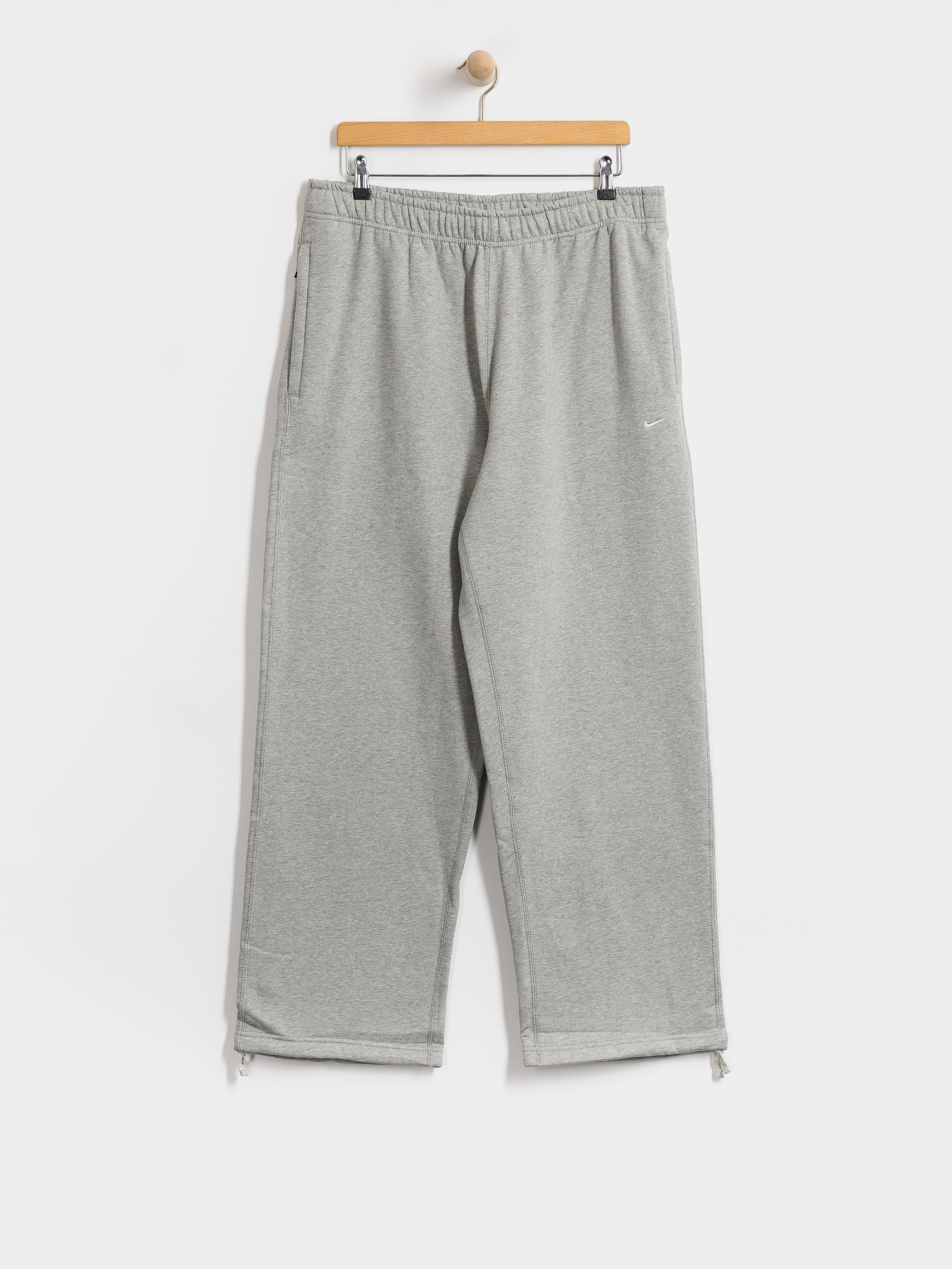 Nohavice Nike SB Solo Swoosh Loose (dk grey heather/lt smoke grey/white)