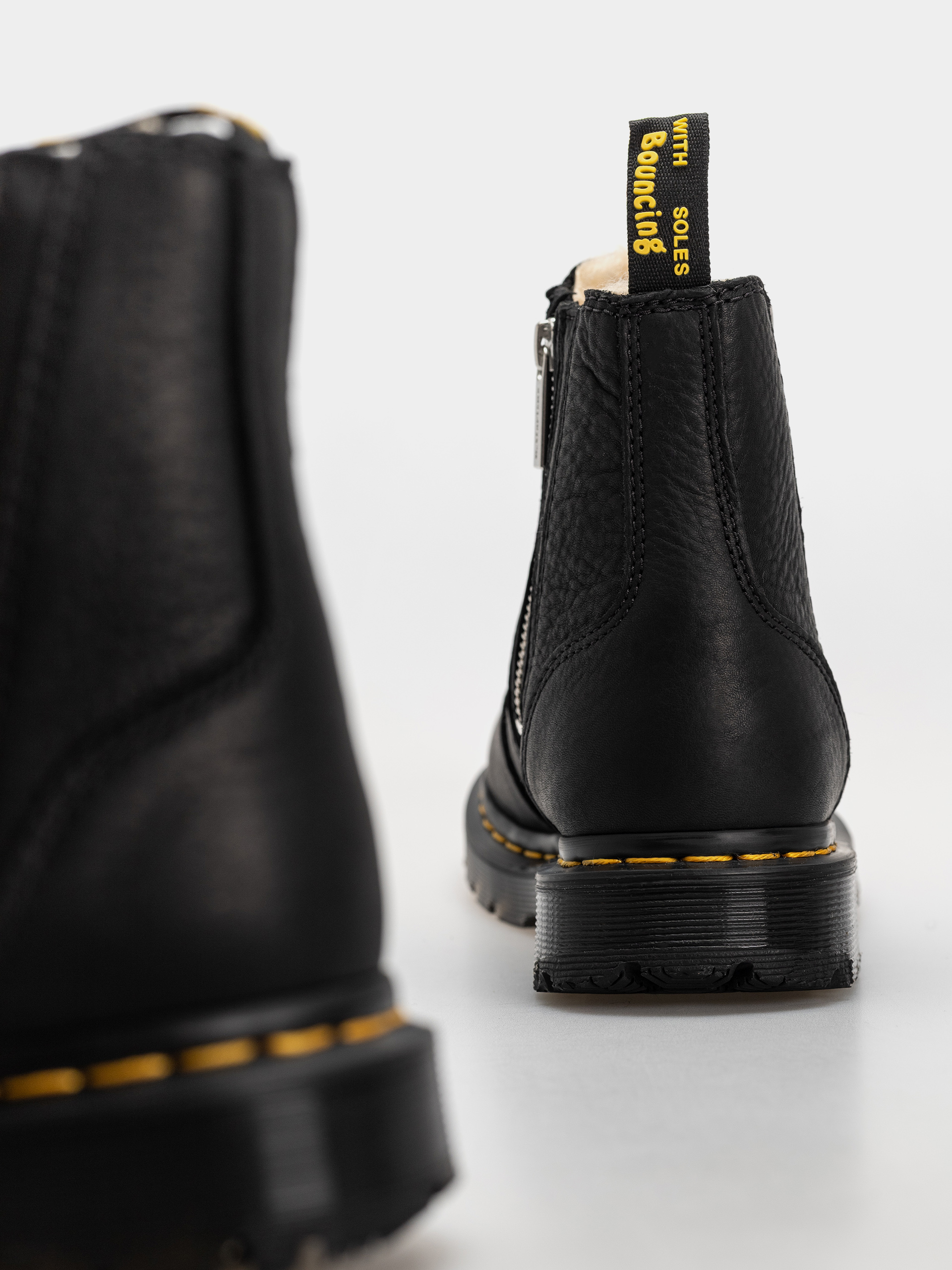 Topánky Dr. Martens 2976 Alyson w Zips Wmn (black)
