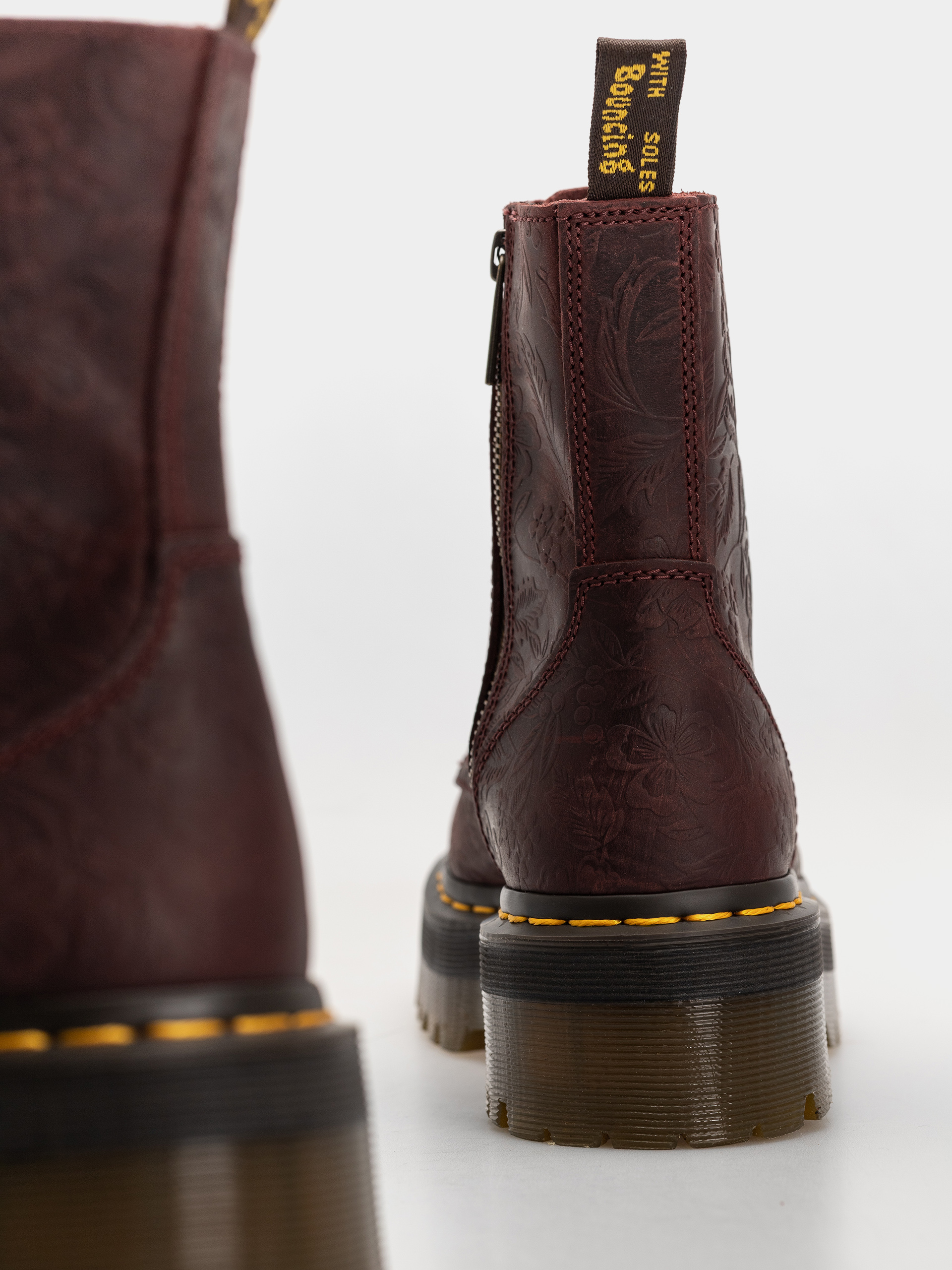 Topánky Dr. Martens Jadon Emboss Floral Wmn (cherry red)