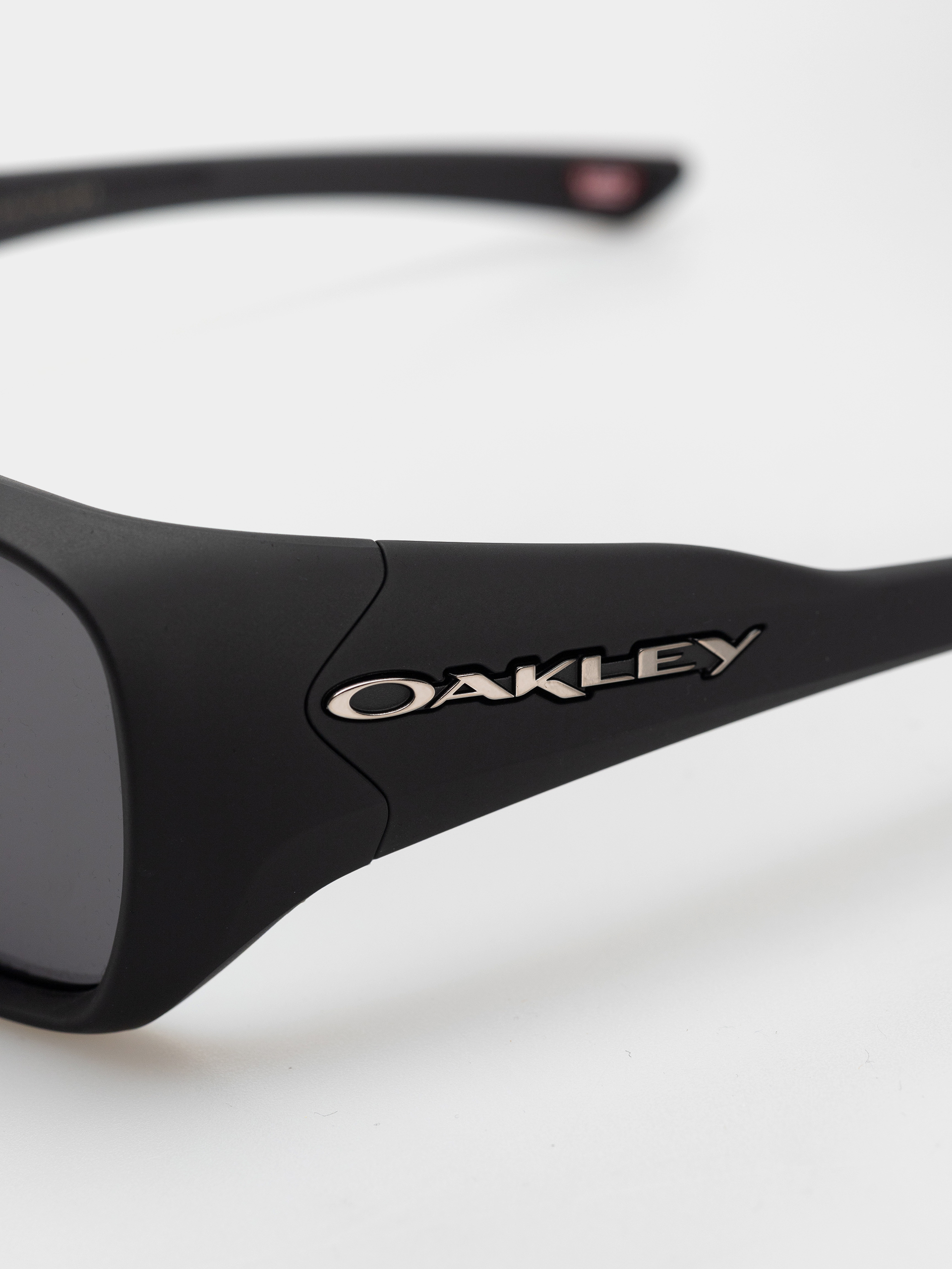 Slnečné okuliare Oakley Chaminade (black suede/prizm grey)