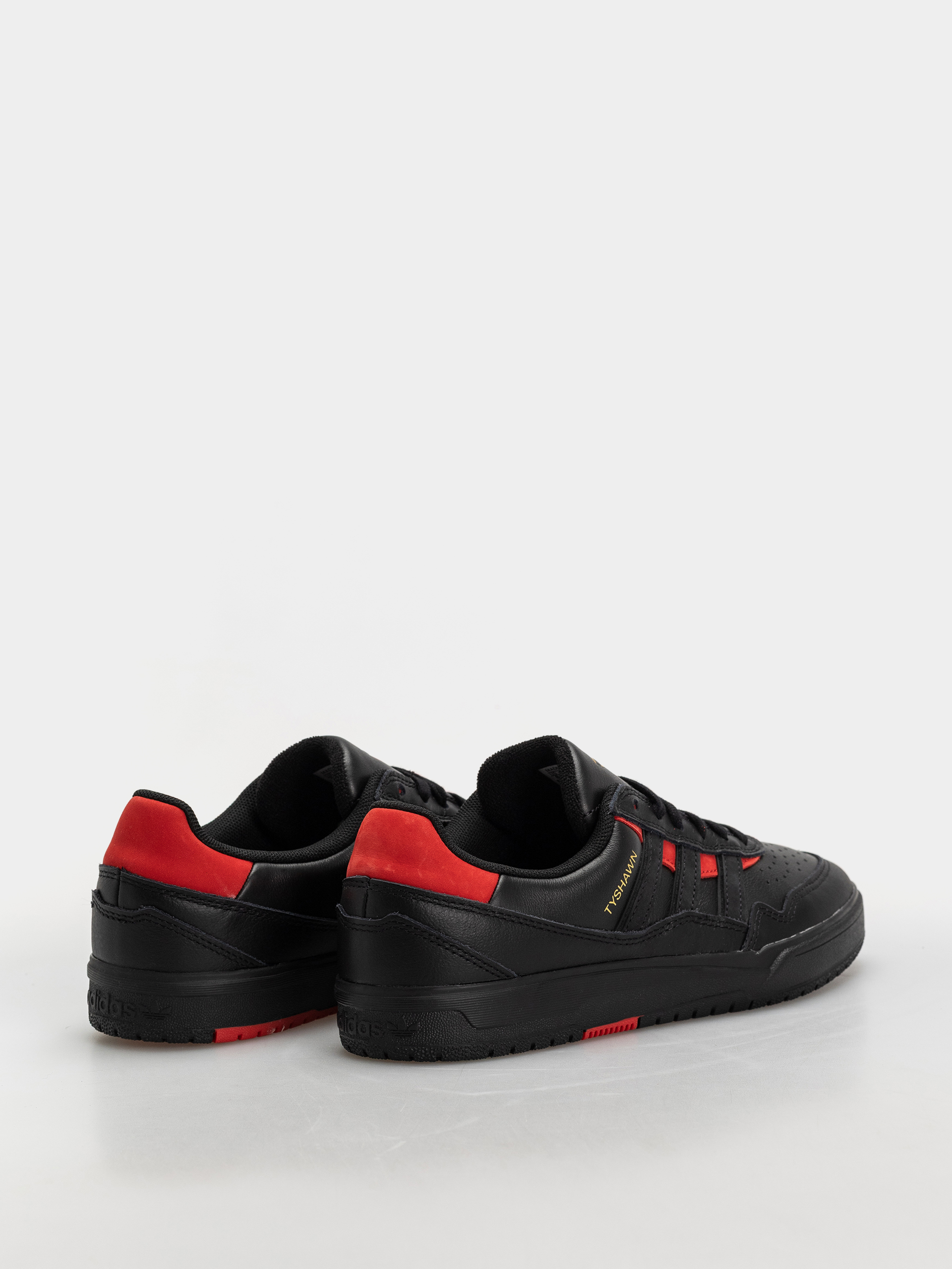 Topánky adidas Tyshawn II (cblack/cblack/betsca)