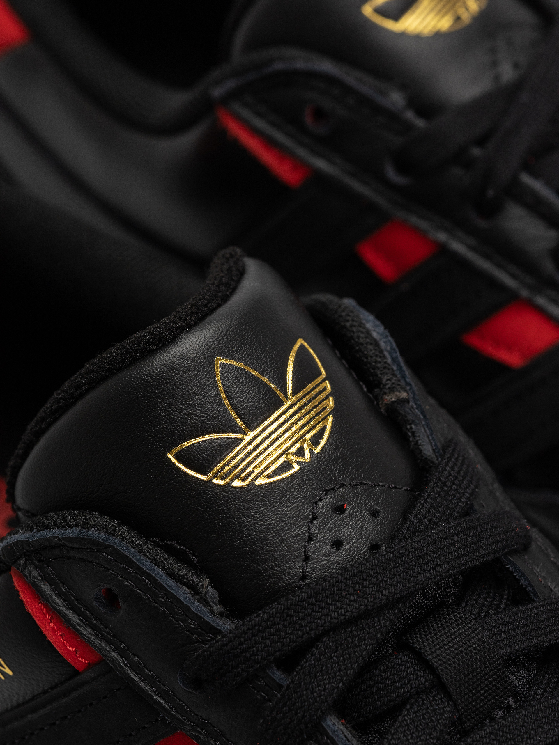 Topánky adidas Tyshawn II (cblack/cblack/betsca)