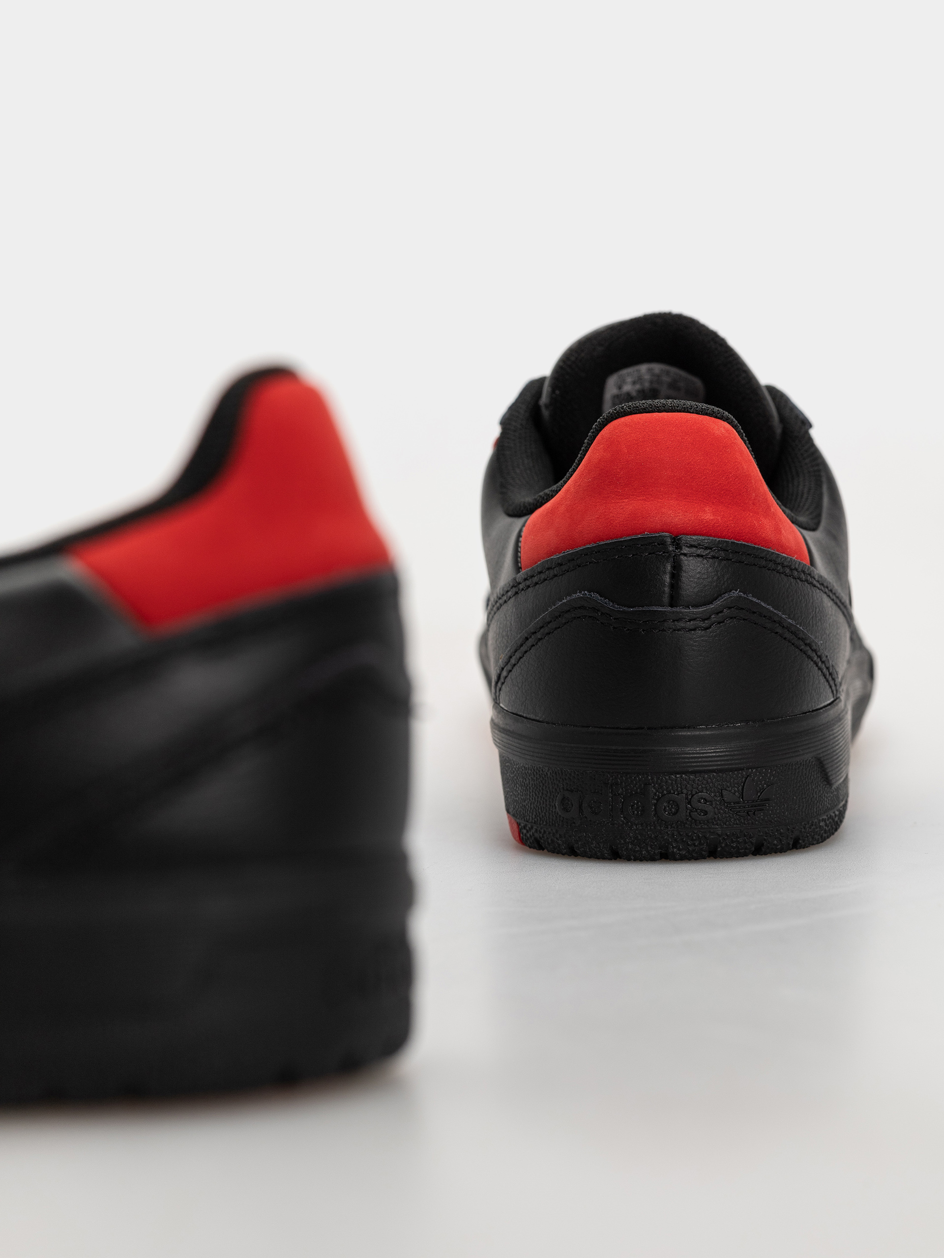 Topánky adidas Tyshawn II (cblack/cblack/betsca)