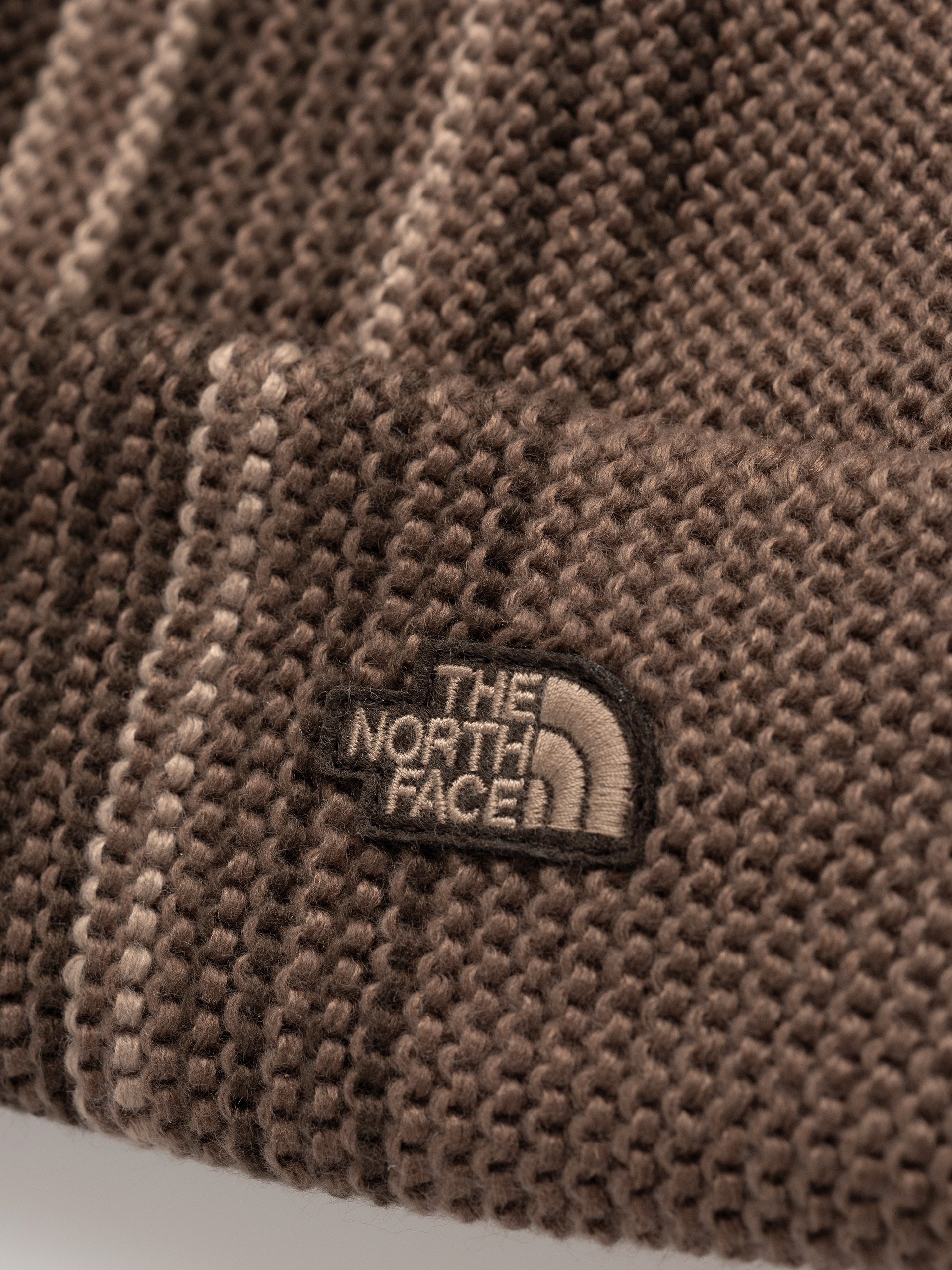 Čiapka The North Face Explore (dark chestnut/smokey brown)