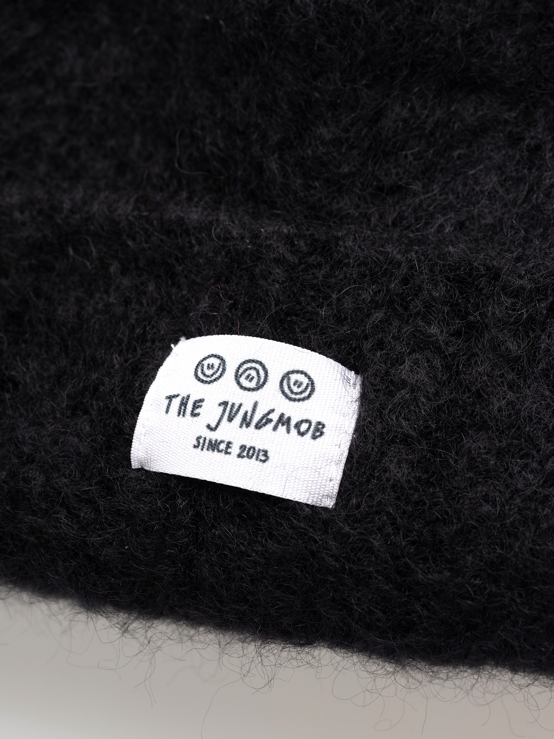 Čiapka Jungmob Moher Fluffy (black)