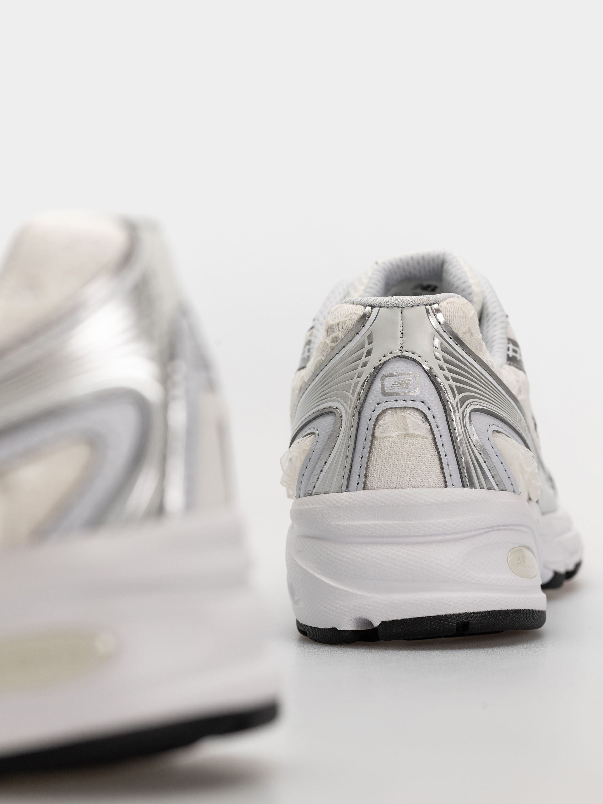 Topánky New Balance 740 (linen/silver metallic)